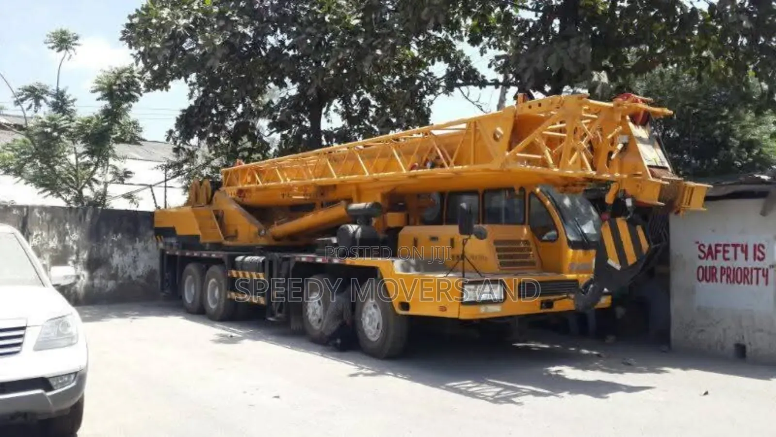 Transit Trailers With Uplifting Cranes Are Ready for Jobs