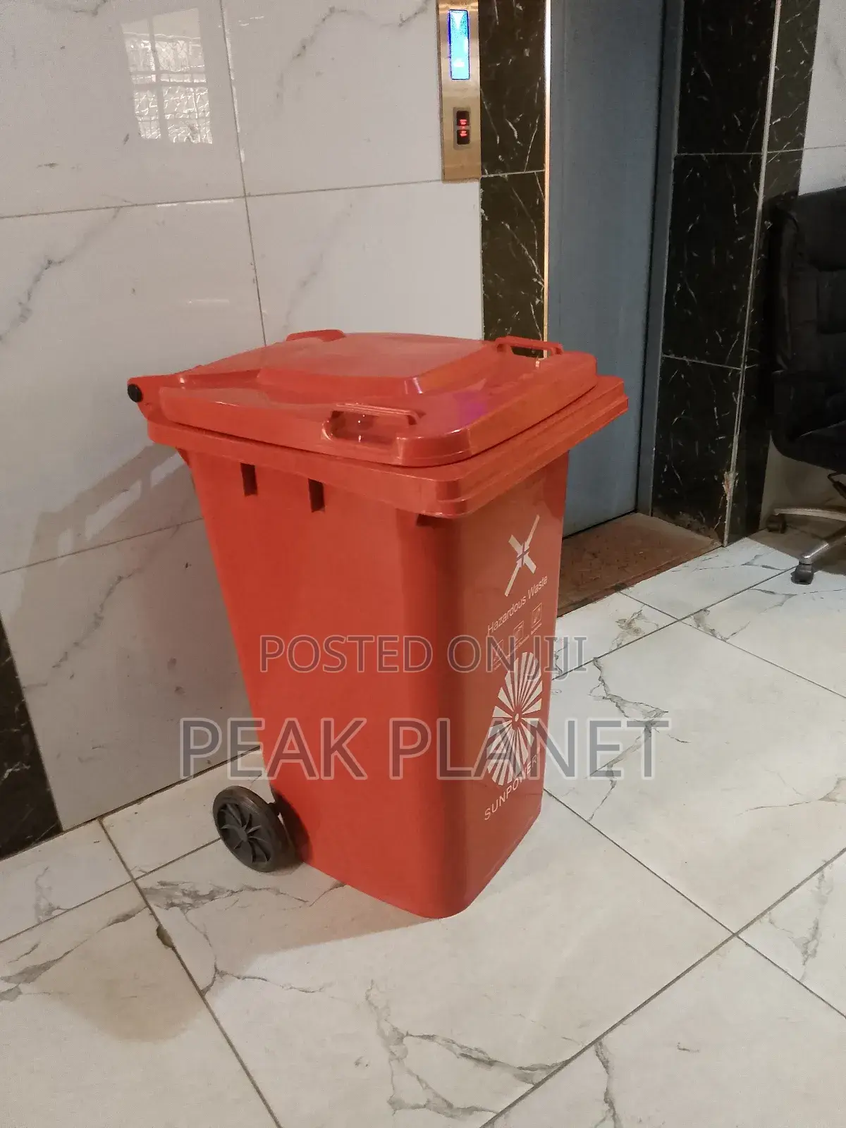240 Litre Outdoor Waste Bin – Easy to Move