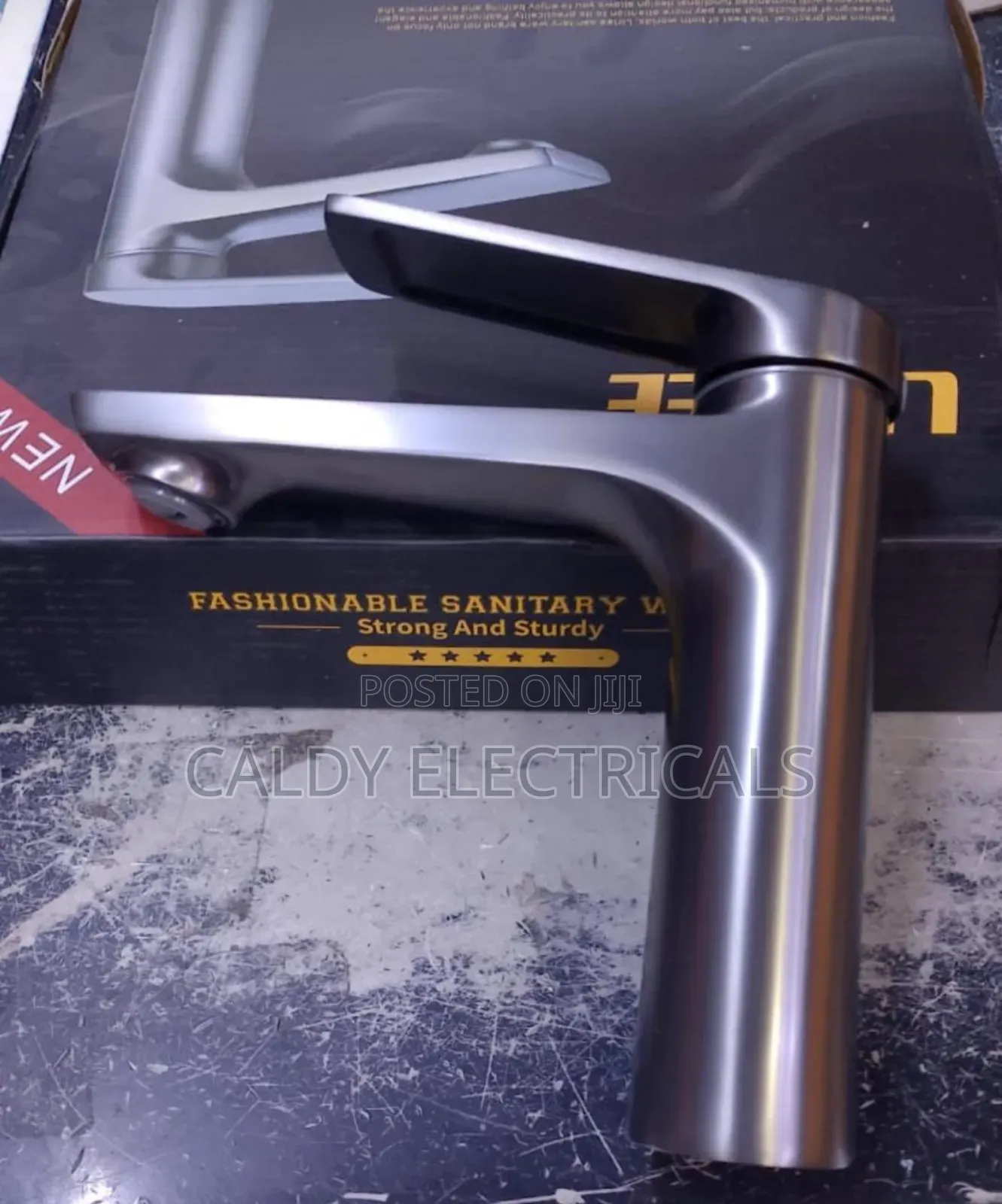 Modern Single-Handle Bathroom Sink Faucet
