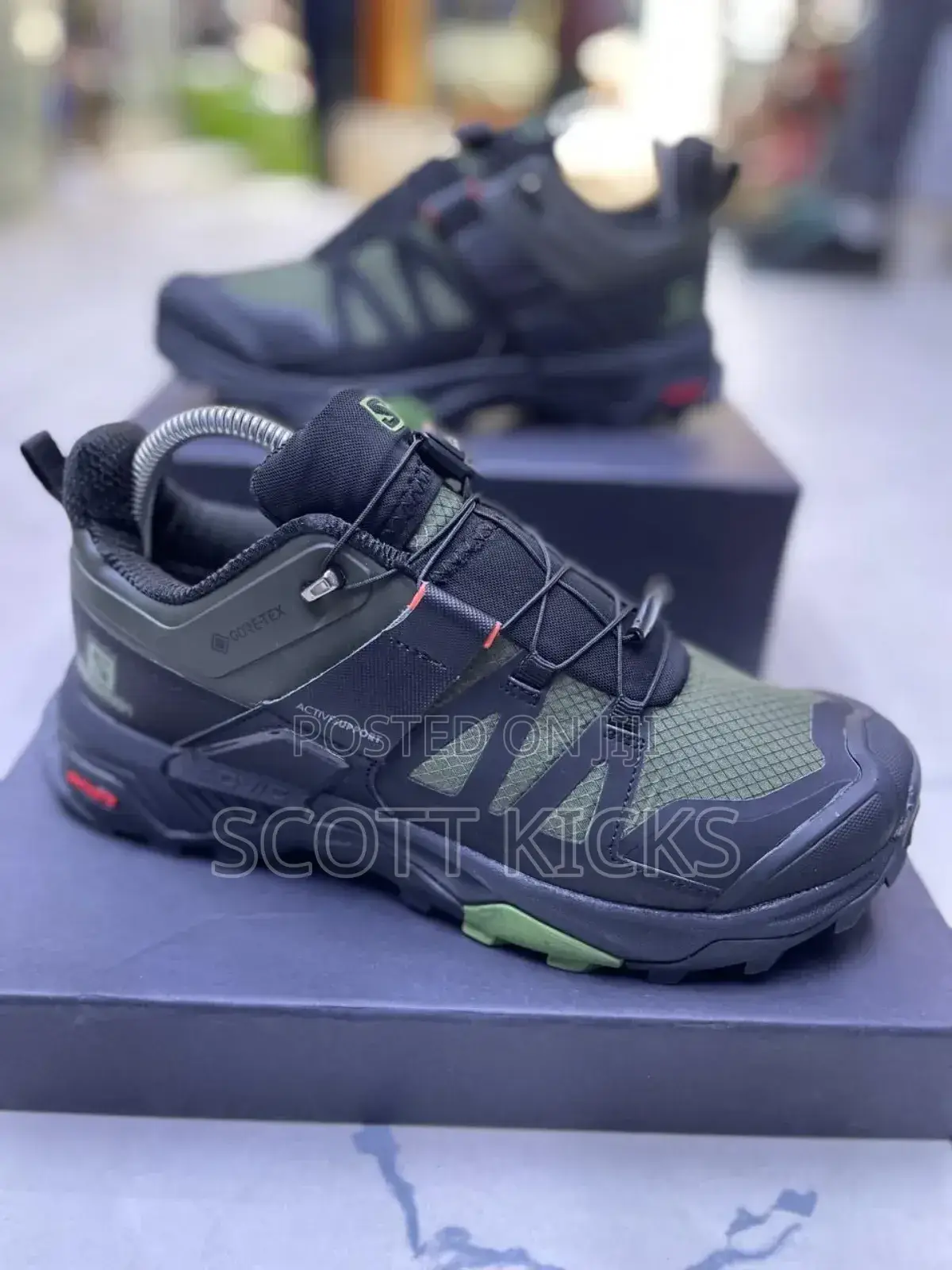 Columbia Gore-Tex Available Perfect for Hiking and Daily Errands.