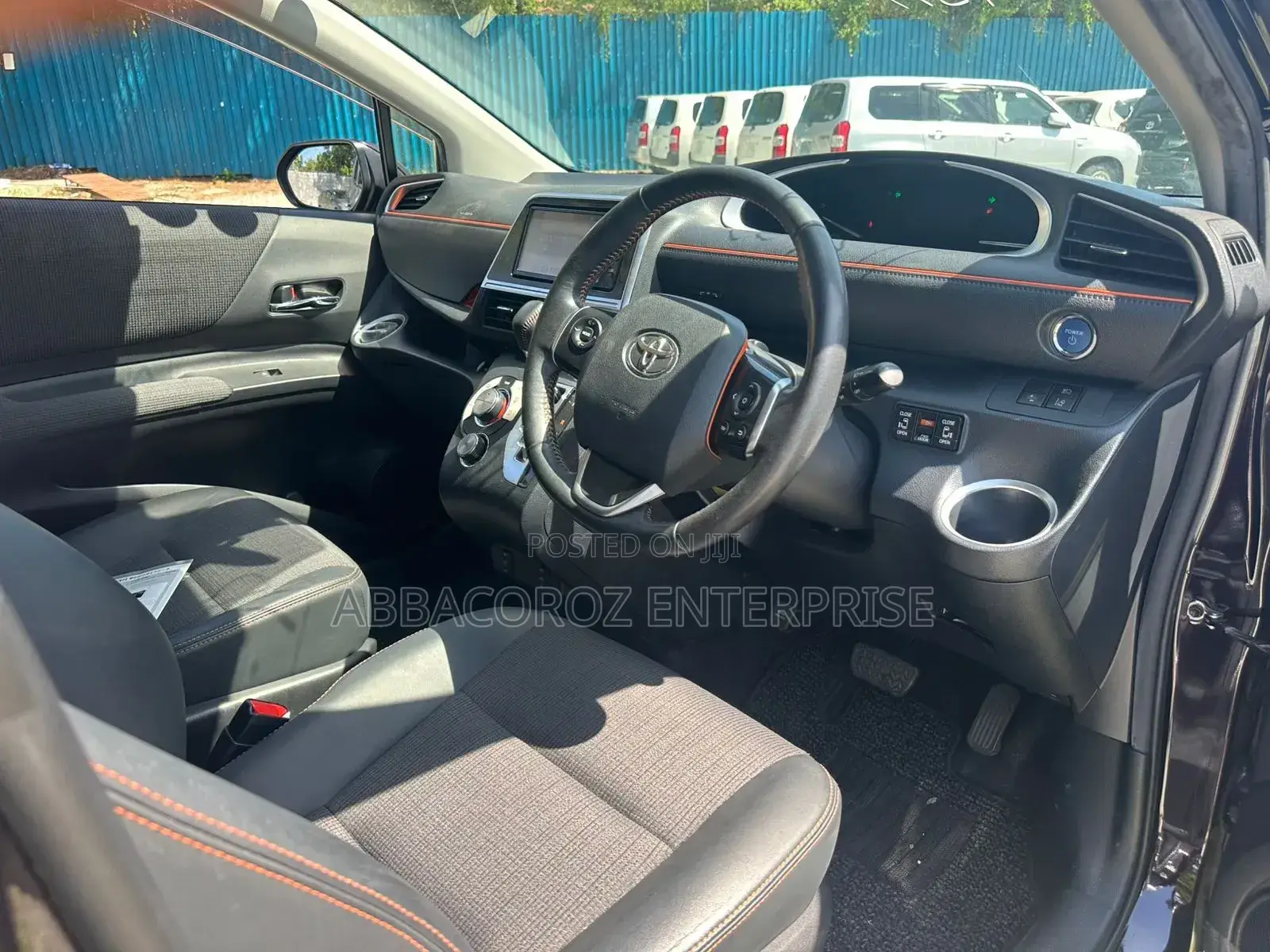 Toyota Sienta 1.5 Hybrid FWD 2019 Purple