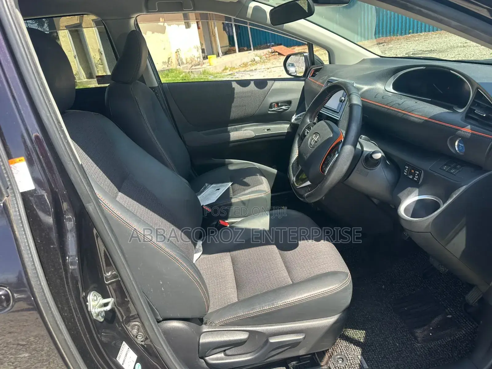 Toyota Sienta 1.5 Hybrid FWD 2019 Purple