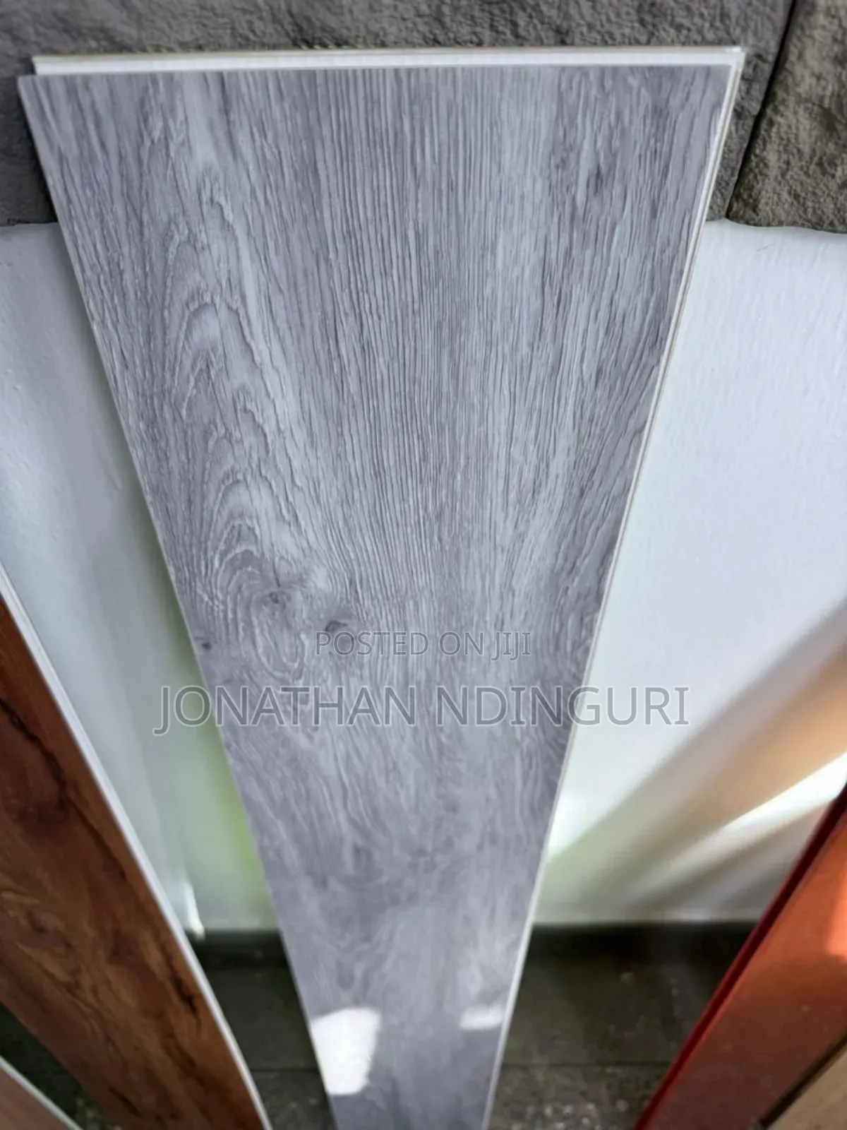 SPC Flooring Plunks