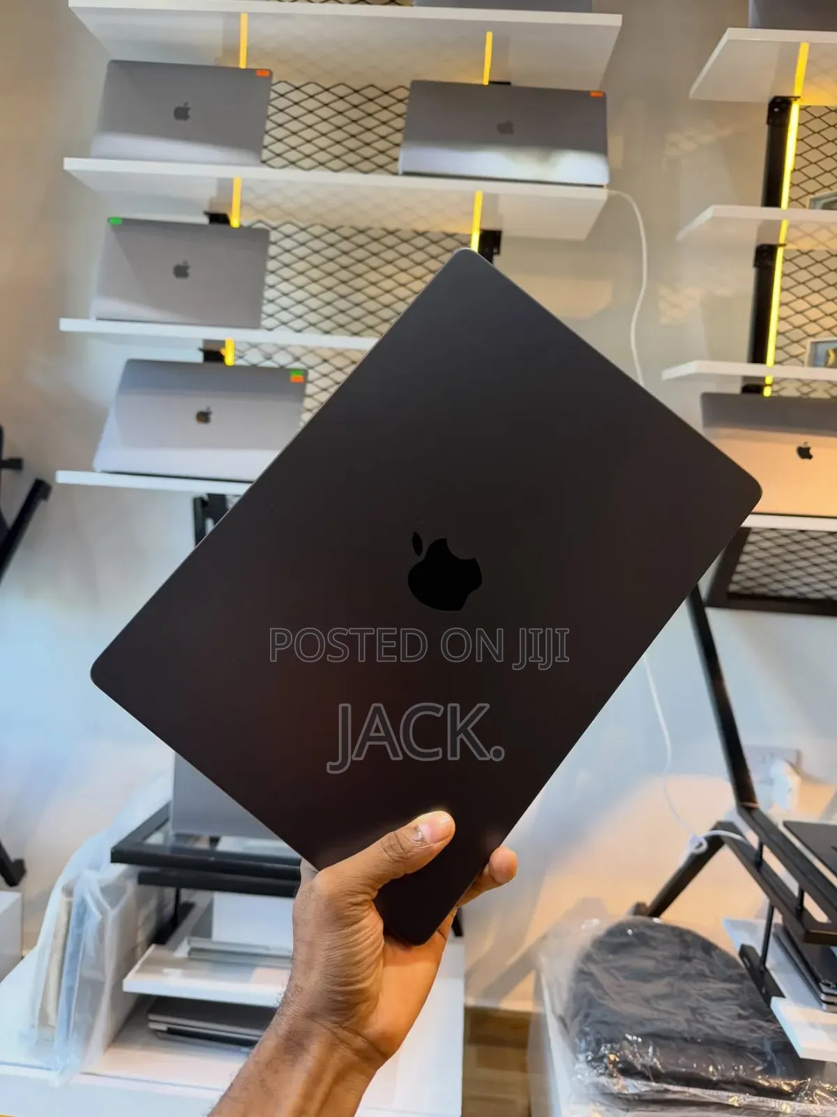 Laptop Apple MacBook Pro 2023 M3 14-Inch 36GB Apple M3 Pro SSD 512GB