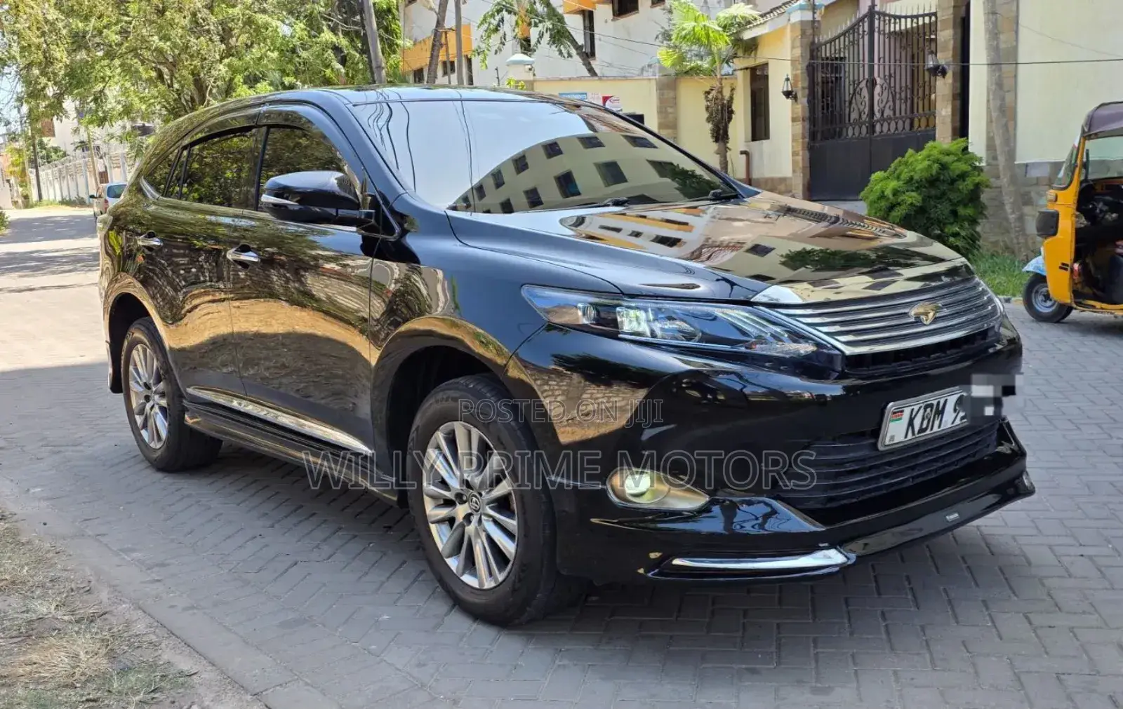 Toyota Harrier 2.0 2016 Black