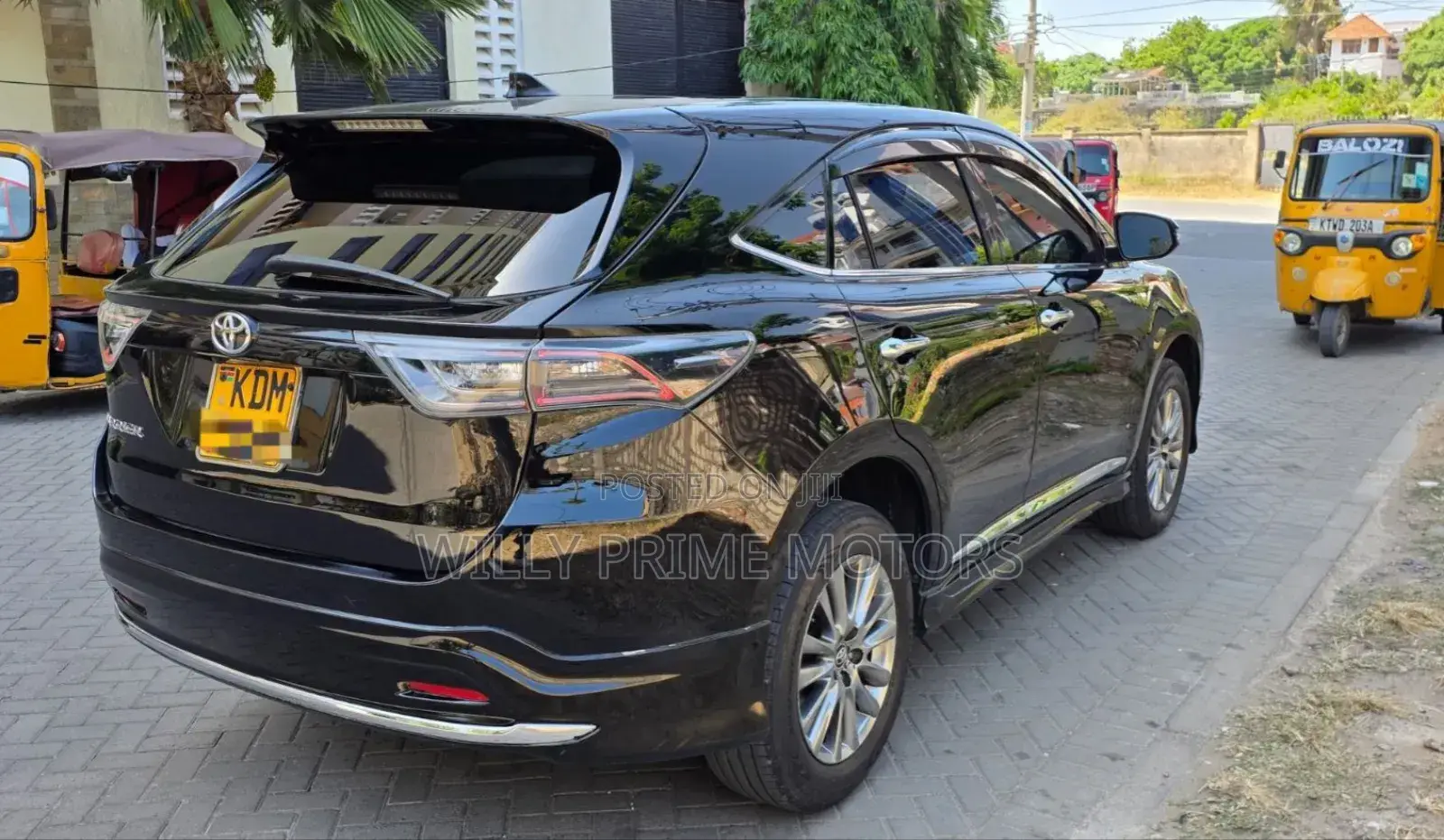 Toyota Harrier 2.0 2016 Black