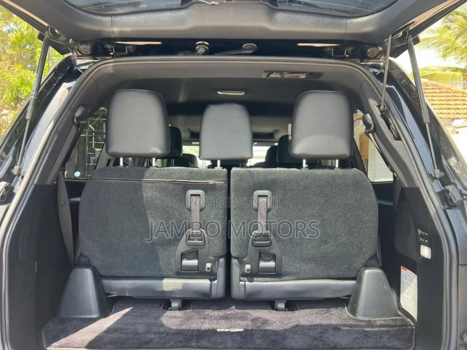 Lexus LX 570 AWD 2019 White