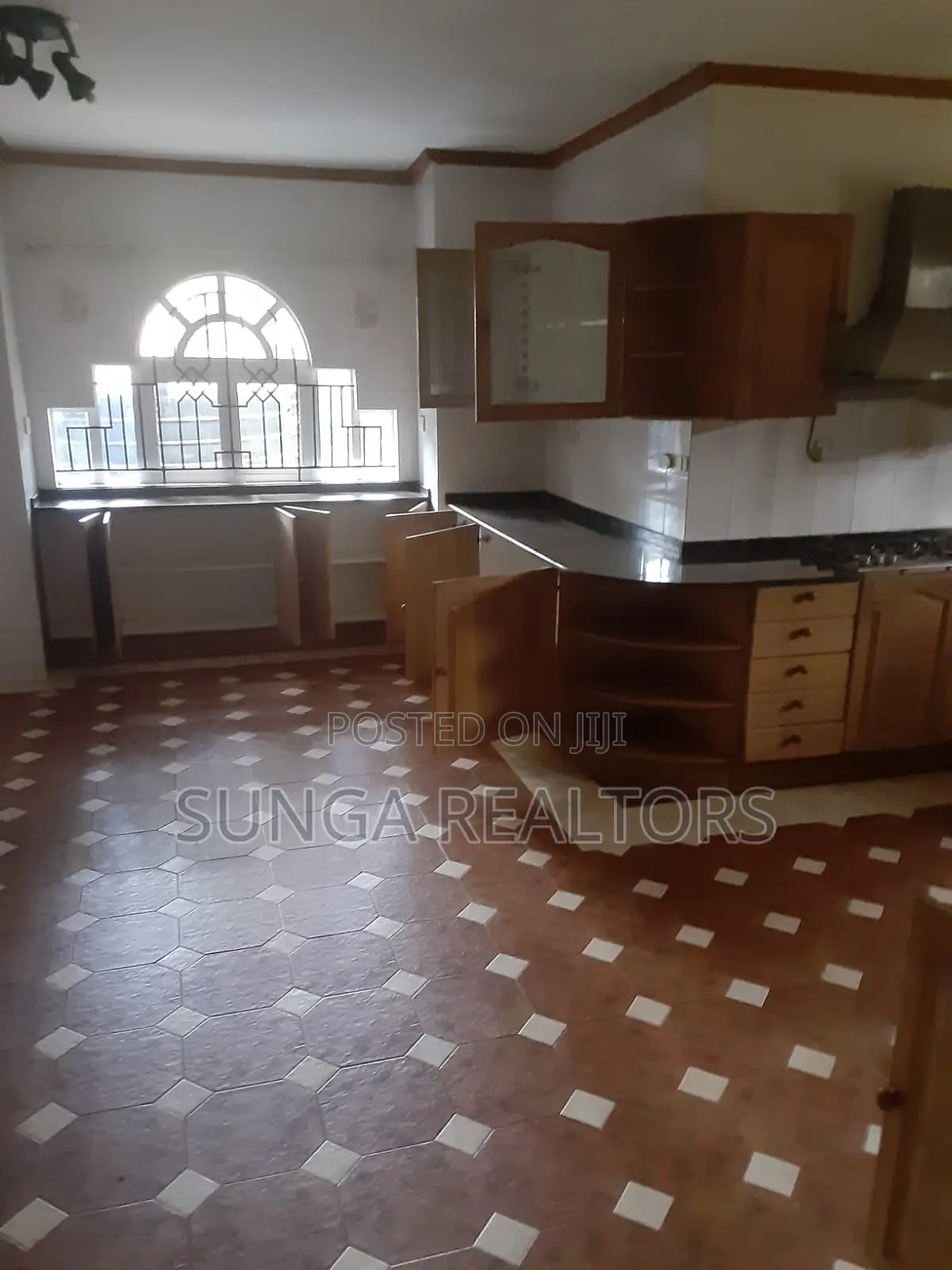 4bdrm House in Lakeview Estate for rent