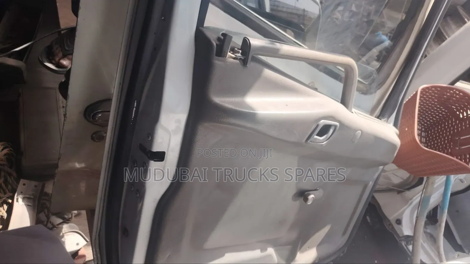 Mitsubishi Fuso Mahewa Manual Door