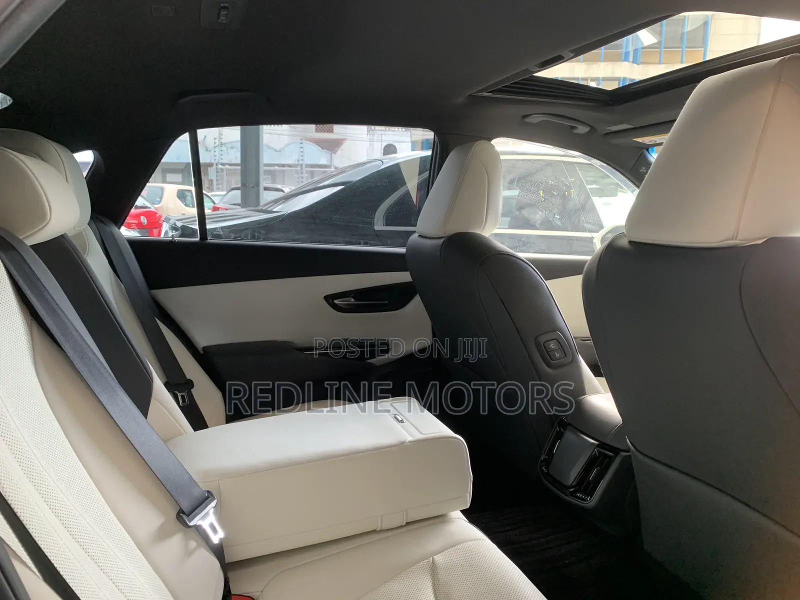 Toyota Crown 2018 White