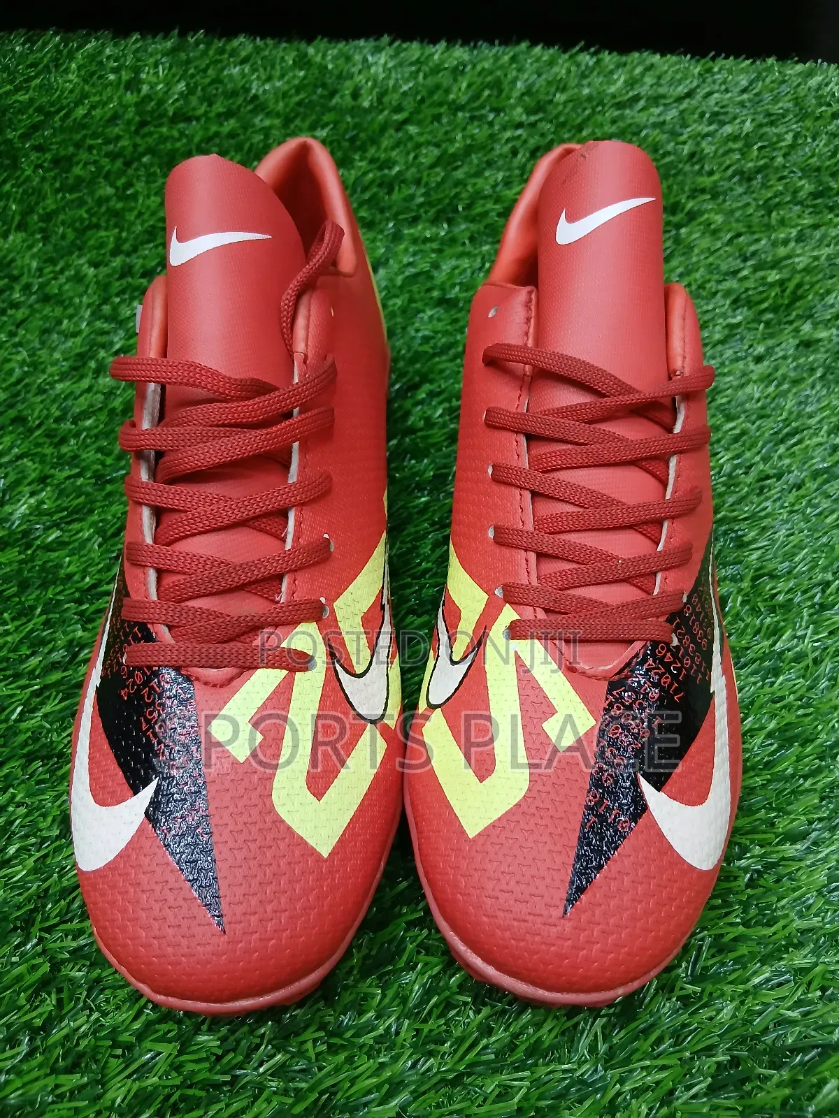 Nike Mercurial Vapor 13 Academy Cr7 Football Trainers