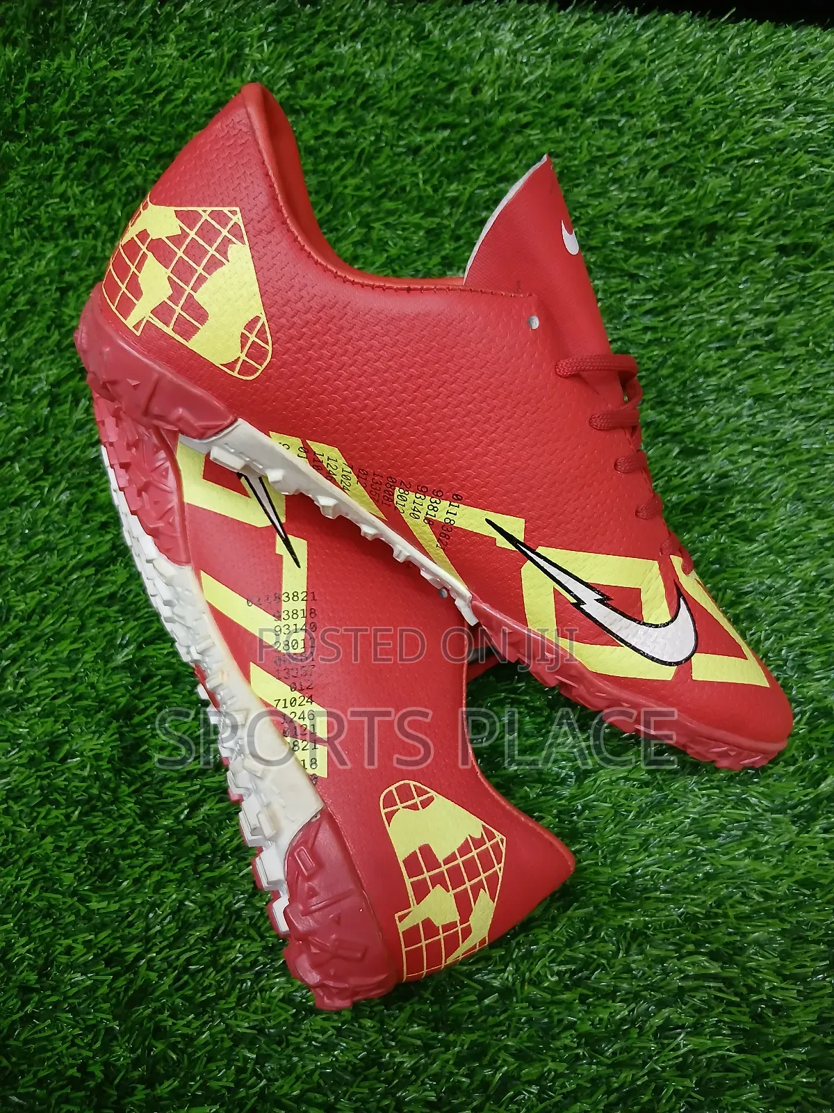 Nike Mercurial Vapor 13 Academy Cr7 Football Trainers