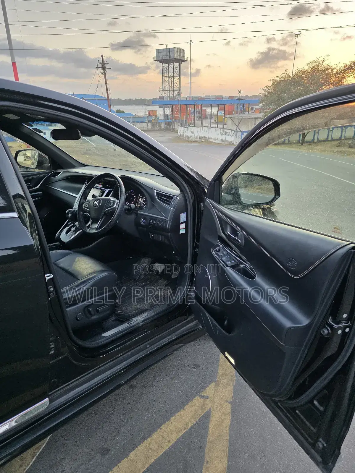 Toyota Harrier 2.0 2018 Black