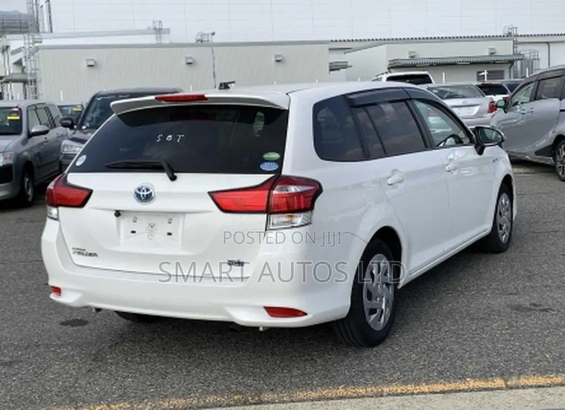 Toyota Corolla Fielder 1.5 Hybrid FWD 2019 Pearl