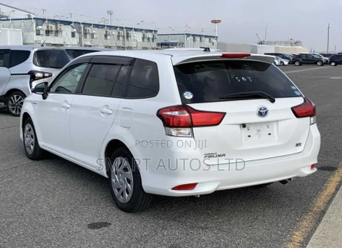 Toyota Corolla Fielder 1.5 Hybrid FWD 2019 Pearl