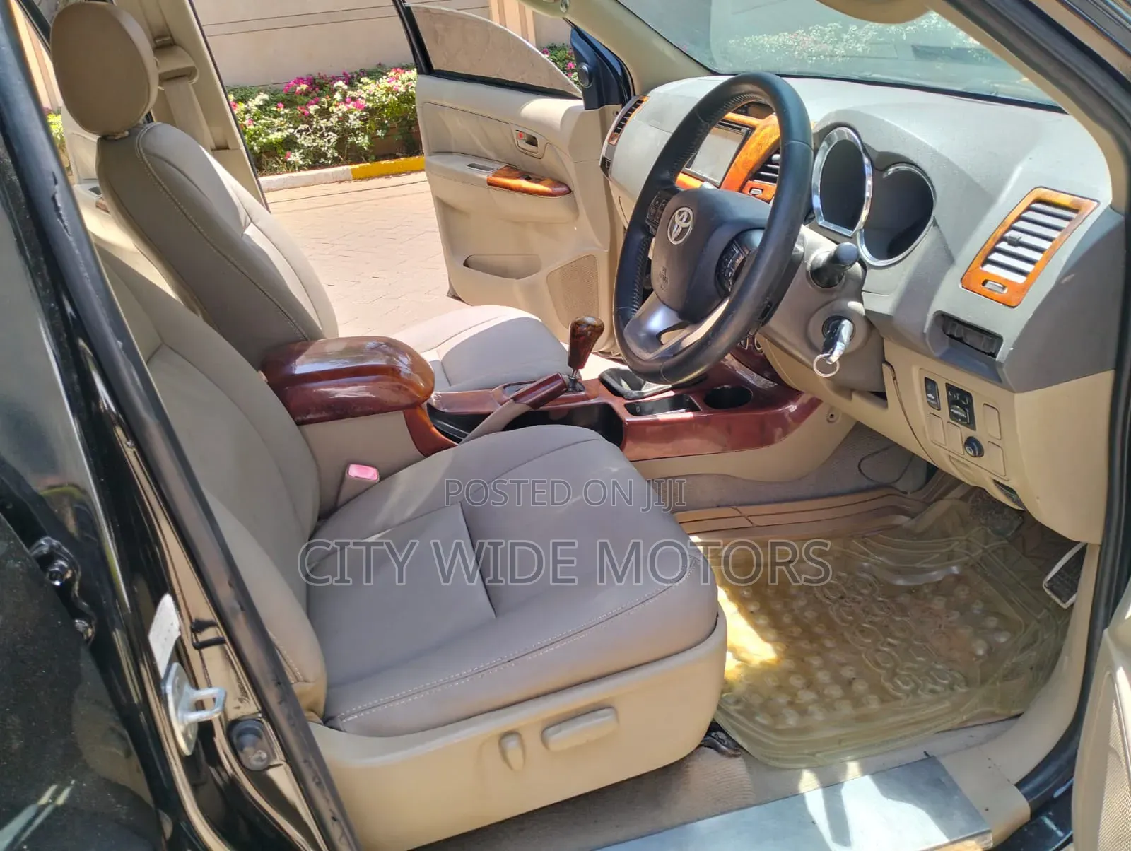 Toyota Hilux 2.5 D-4D 4X4 SRX 2010 Black