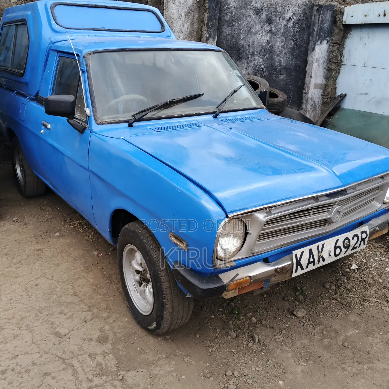 Nissan 1400 2000 Blue