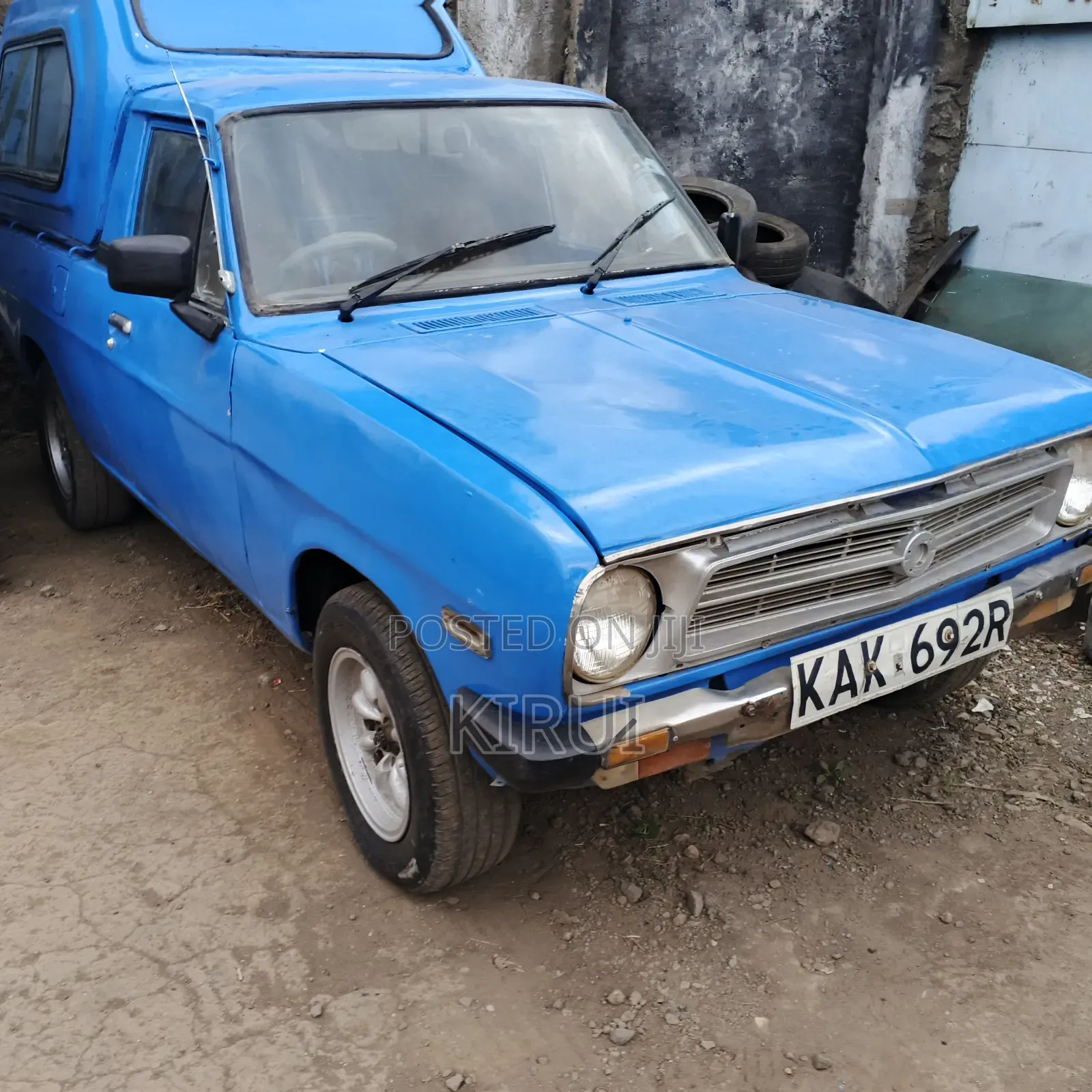 Nissan 1400 2000 Blue
