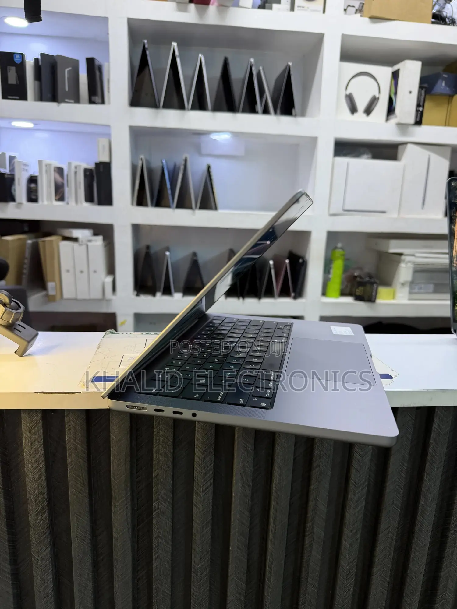 Laptop Apple MacBook Pro 2021 M1 16GB Apple M1 Pro SSD 512GB