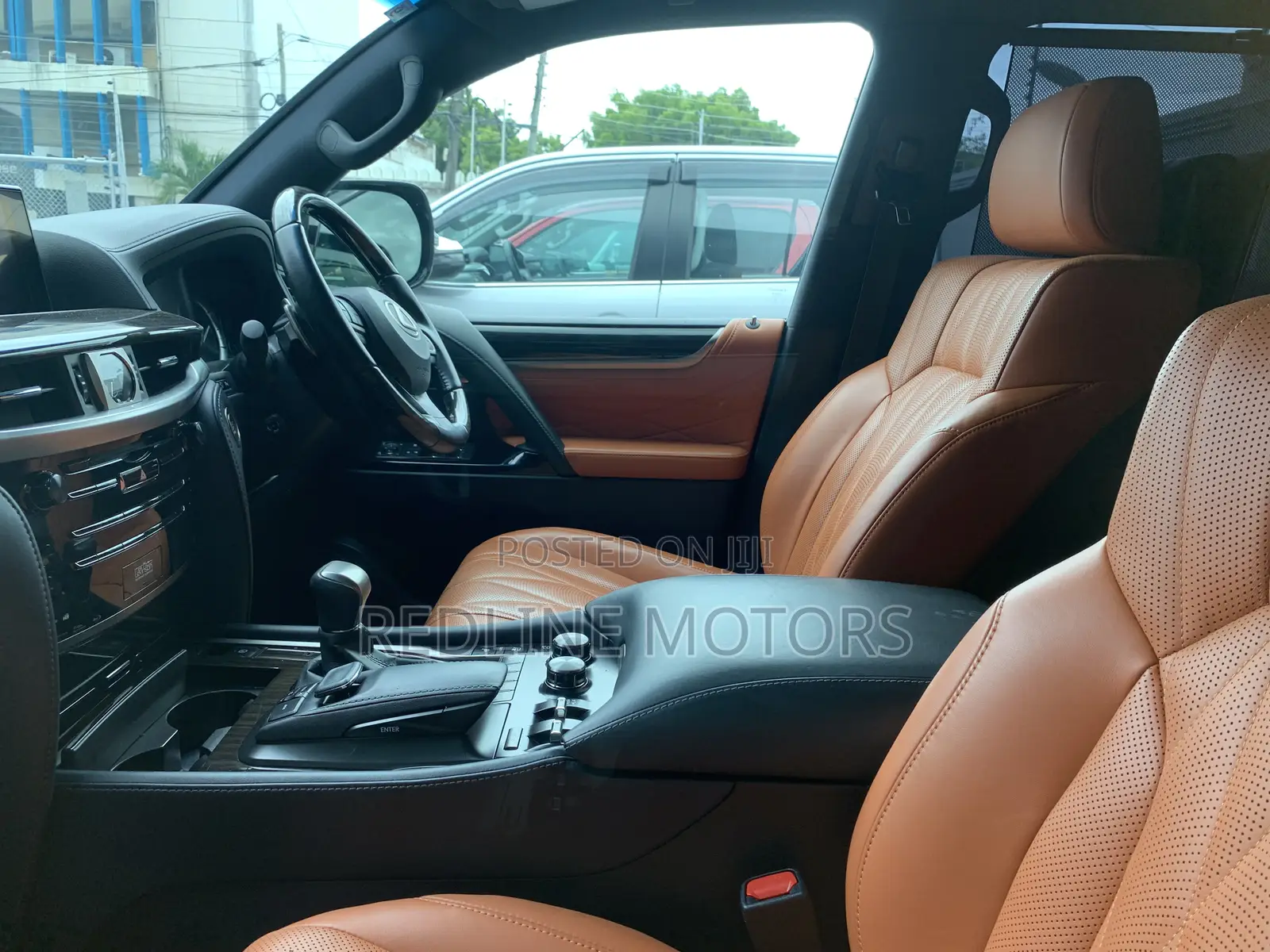 Lexus LX 570 AWD 2018 White