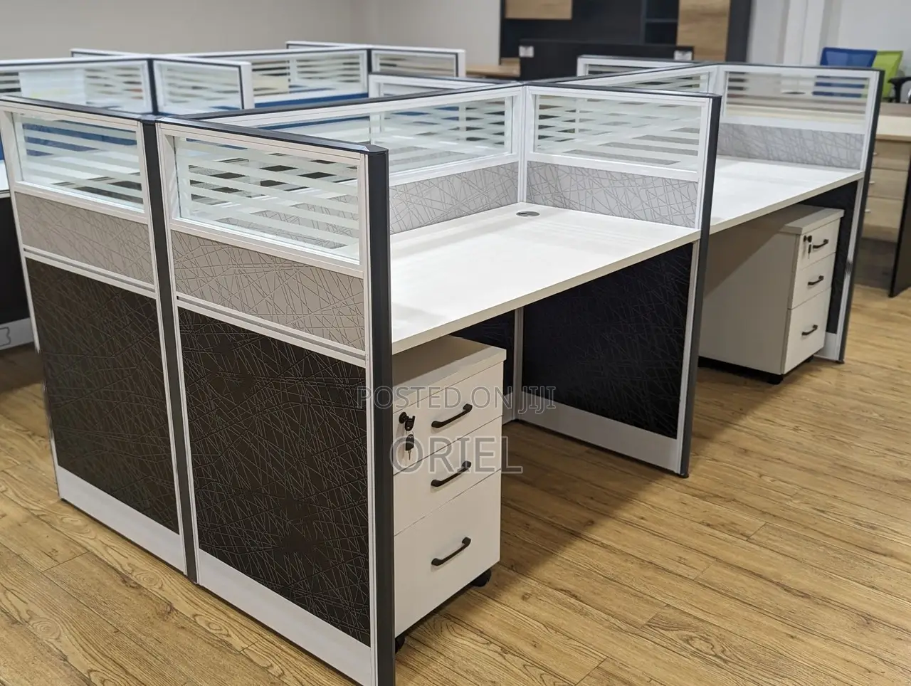 Office Workstation : Modern 4-Way Office Workstation