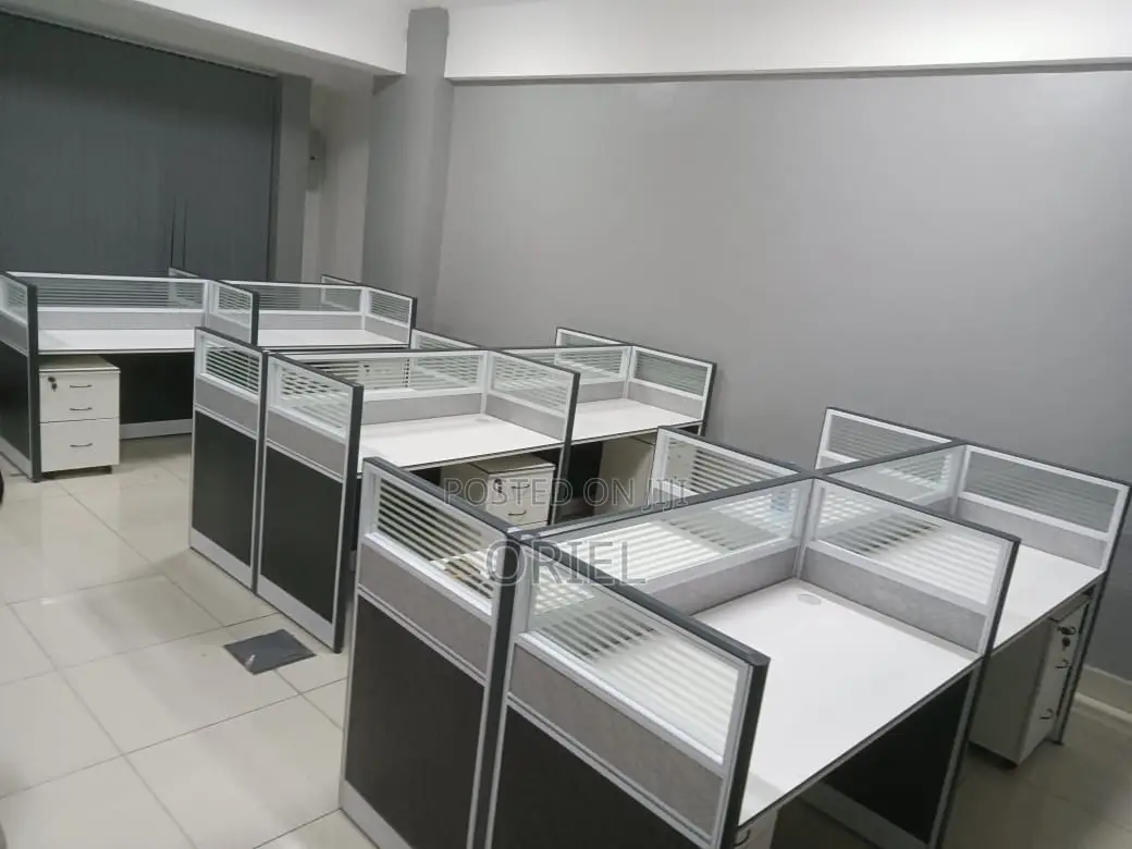 Office Workstation : Modern 4-Way Office Workstation