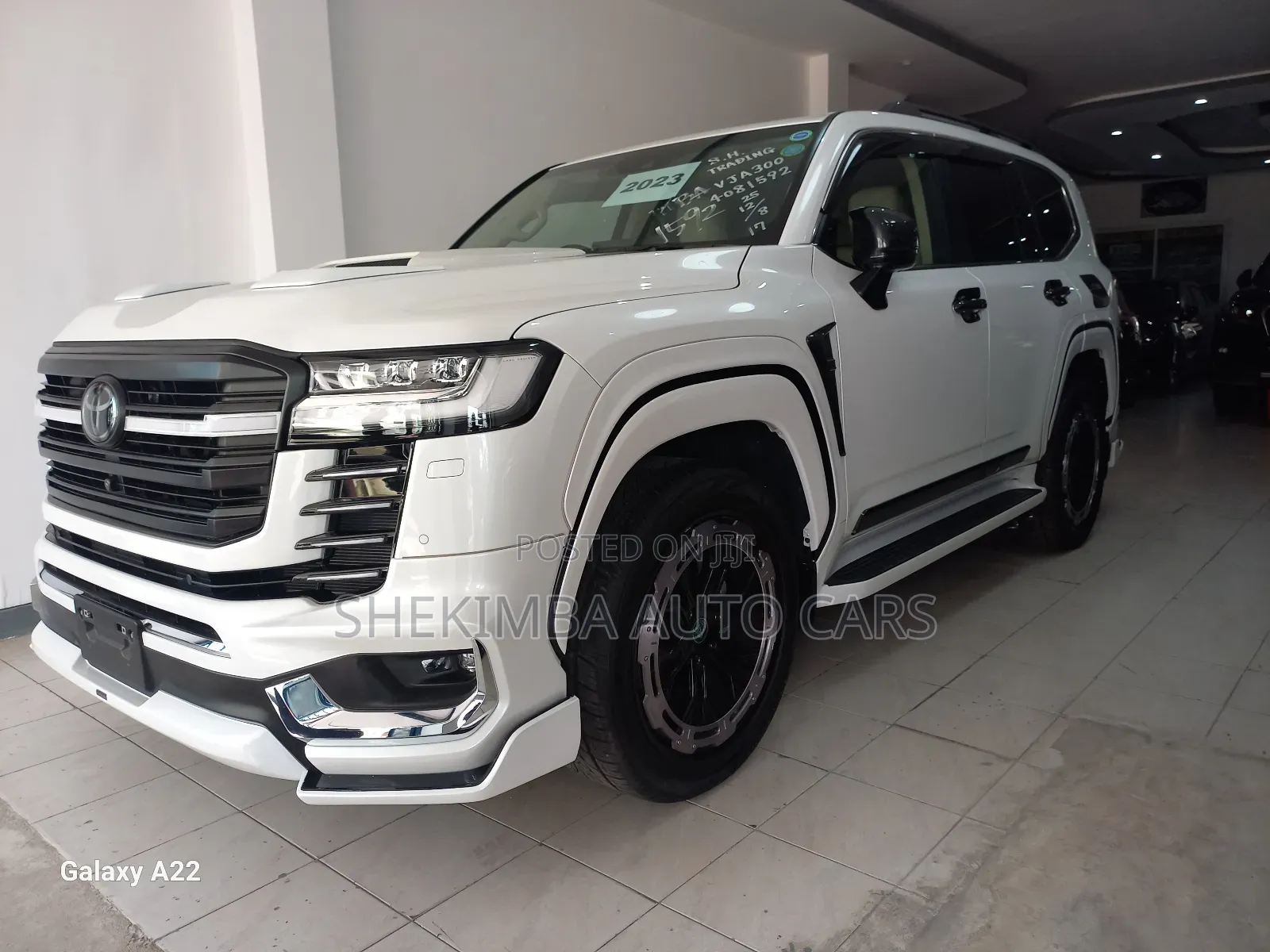 Toyota Land Cruiser LC300 2023 White