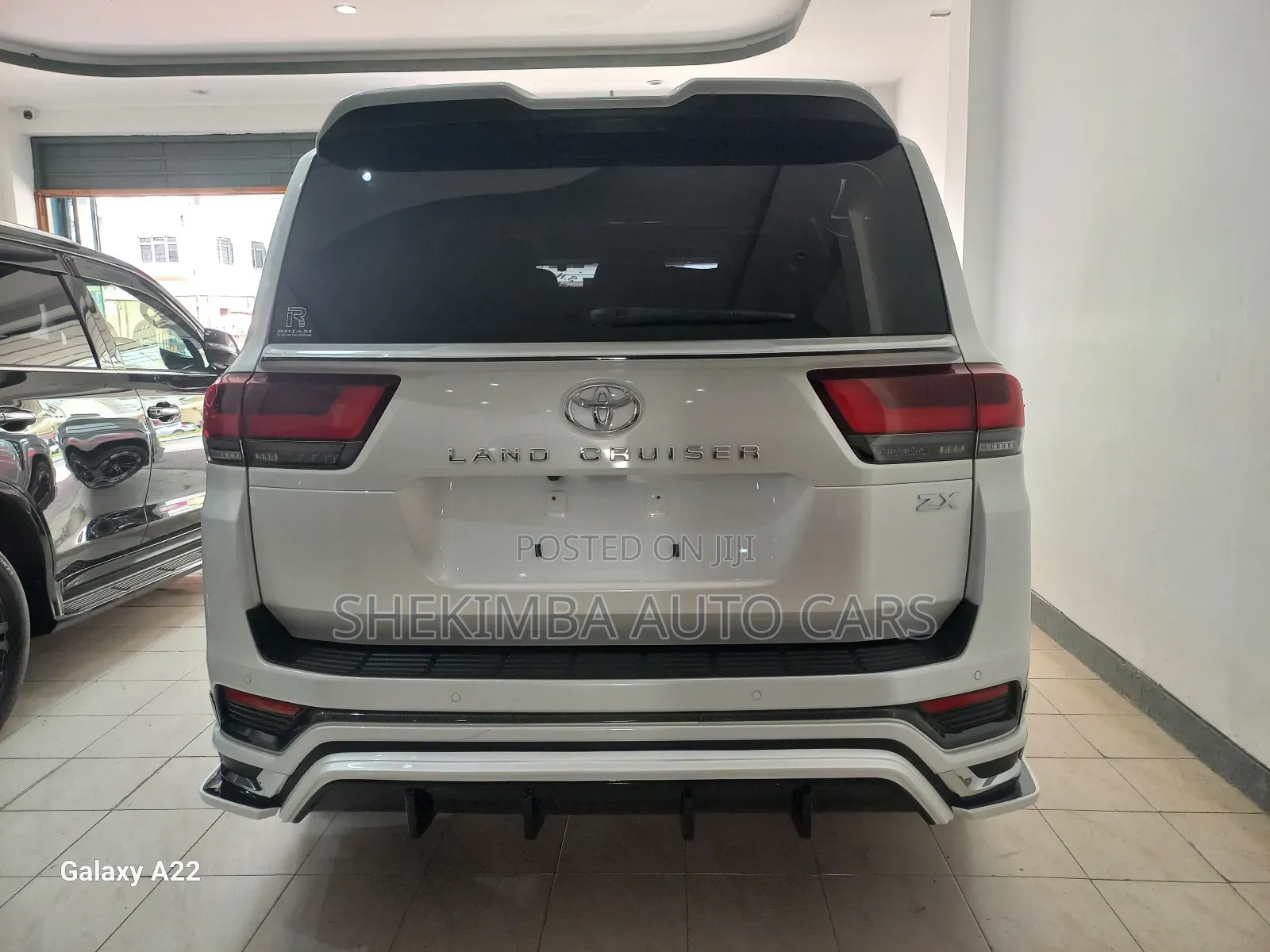 Toyota Land Cruiser LC300 2023 White