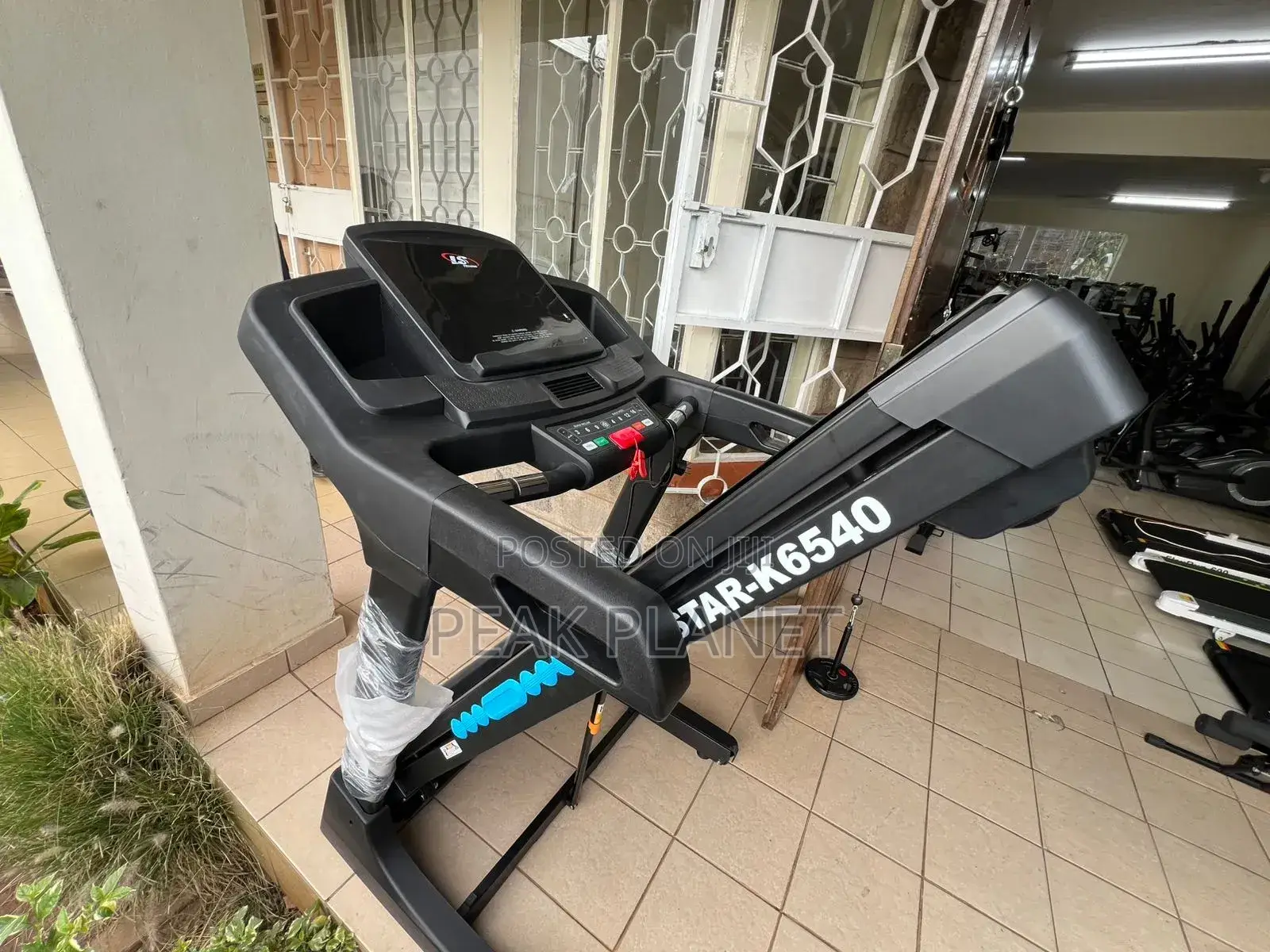 Auto Incline Gym Treadmill 0–20%