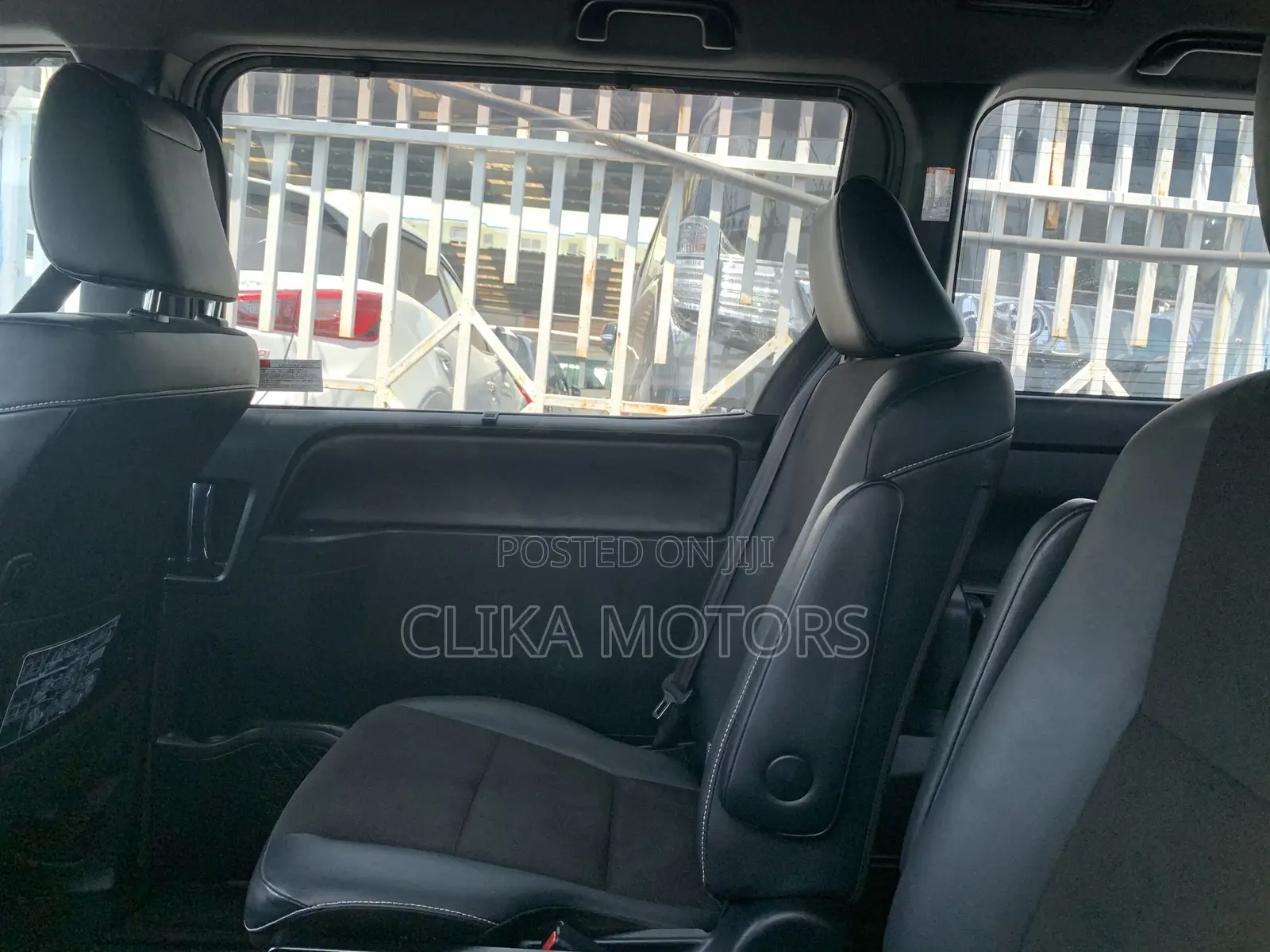 Toyota Noah 1.8 FWD Hybrid (7 seater) 2018 Black