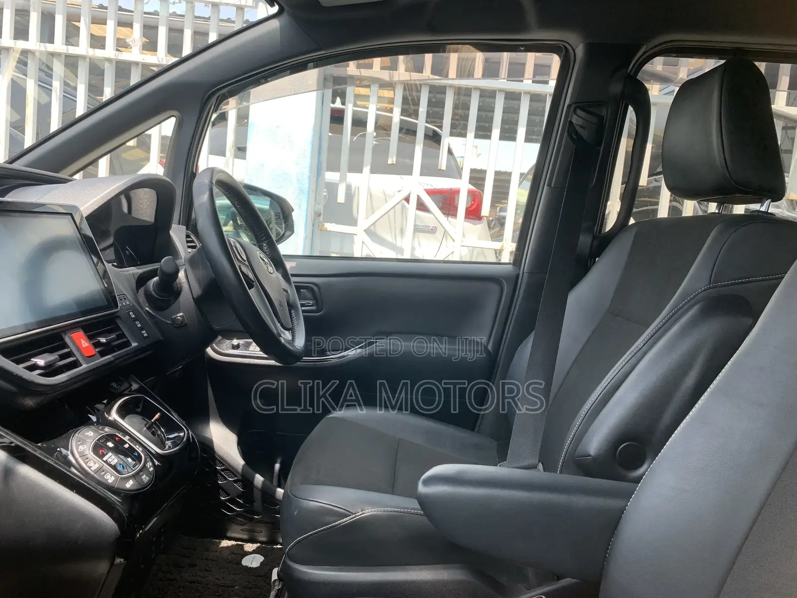 Toyota Noah 1.8 FWD Hybrid (7 seater) 2018 Black