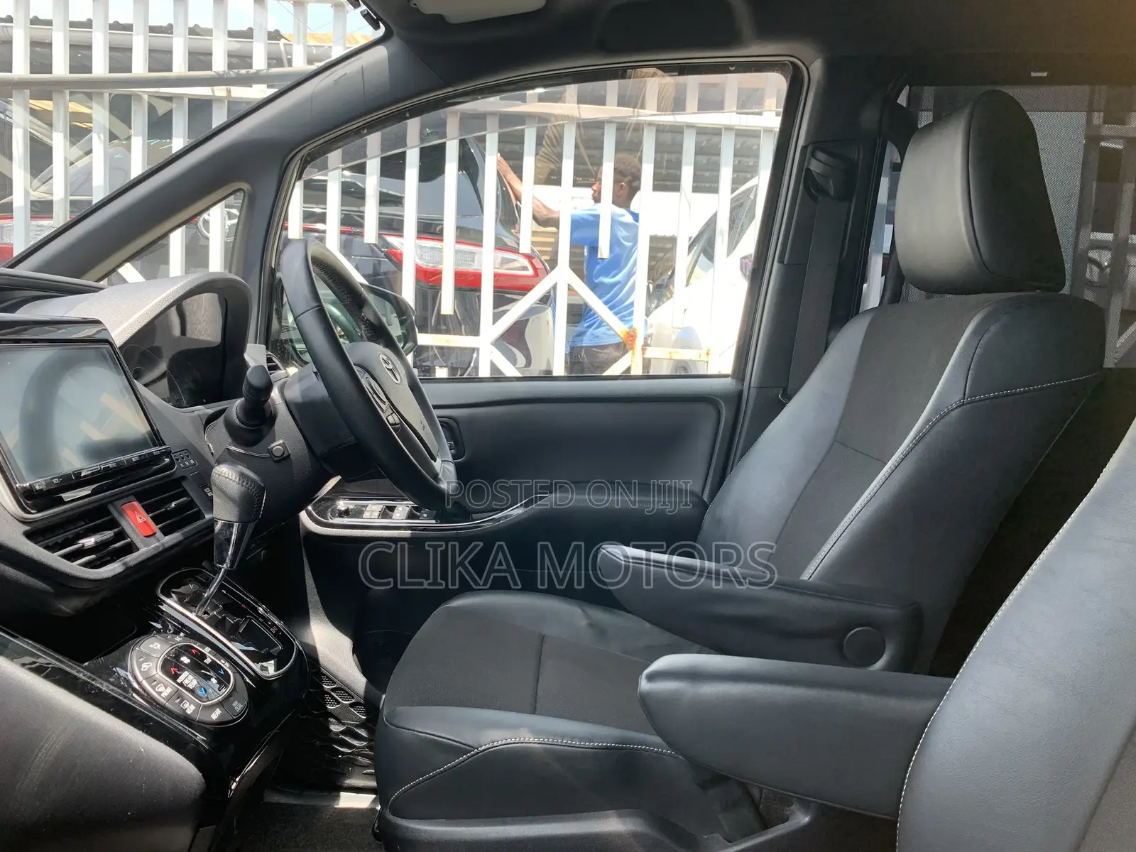 Toyota Noah 2.0 AWD (6 Seater) 2018 Black
