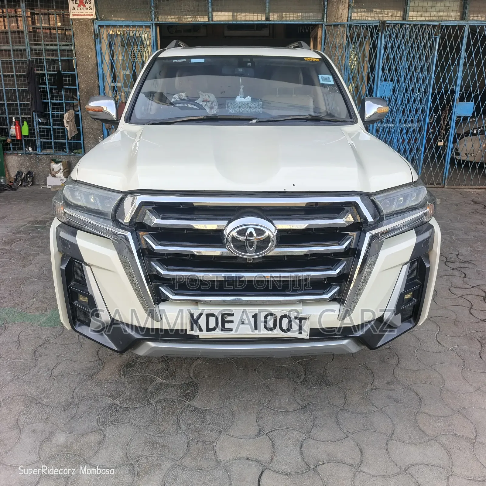 Toyota Land Cruiser 2015 White