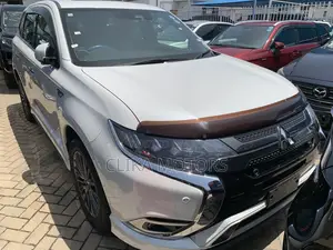 Mitsubishi Outlander 2.4 PHEV AWD 2018 Pearl