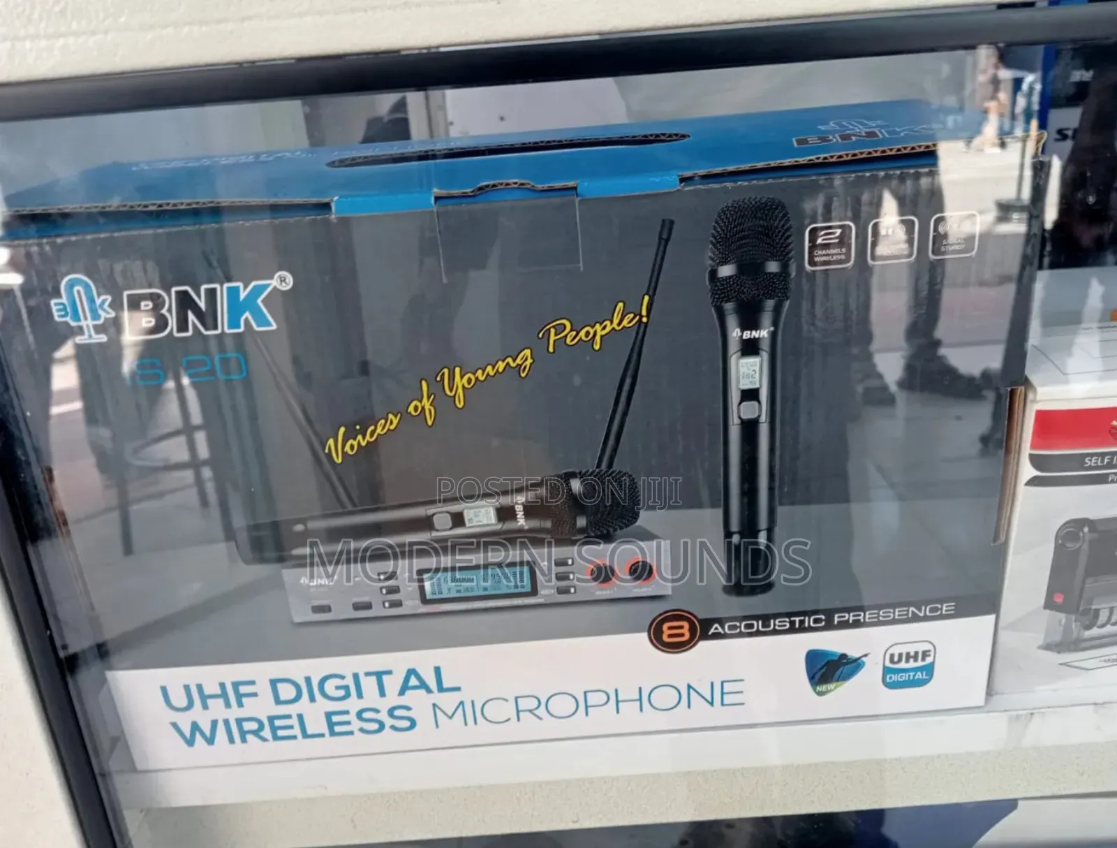BNK Is-20 Uhf Digital Wireless Microphone System.