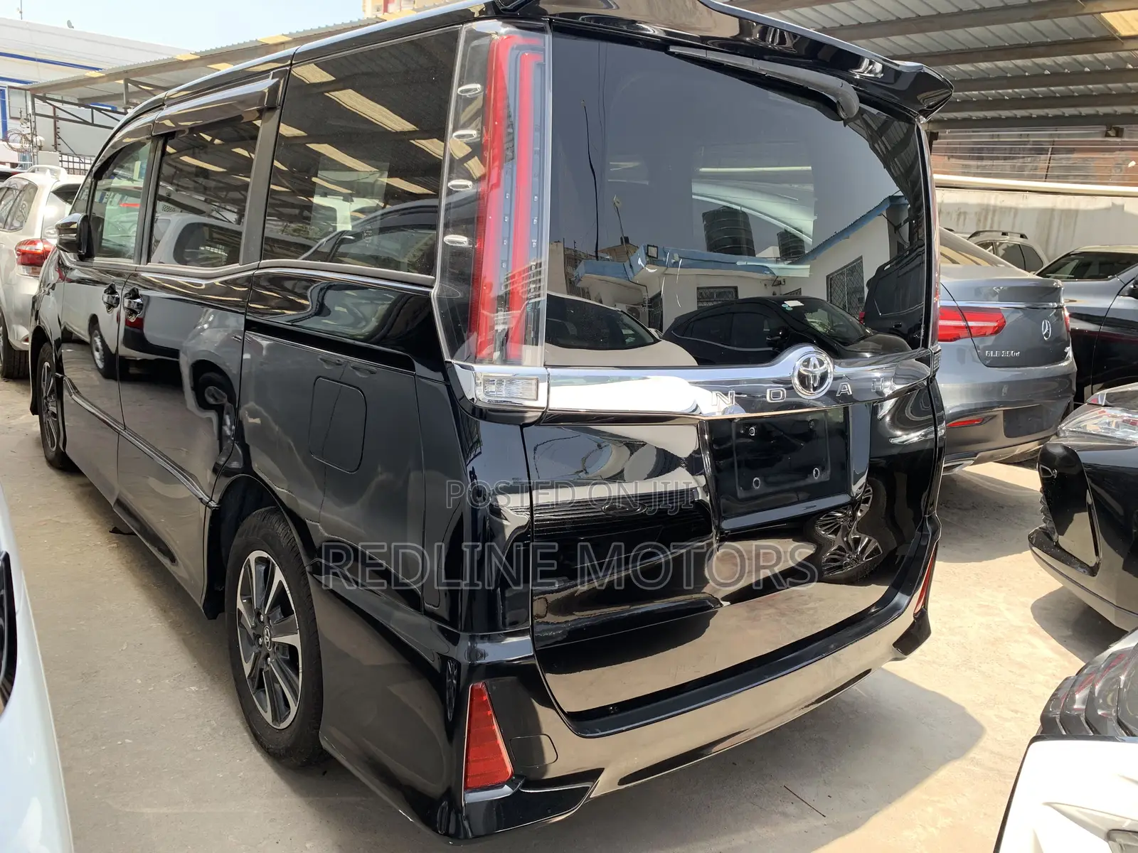 Toyota Noah 2.0 AWD (7 Seater) 2018 Black