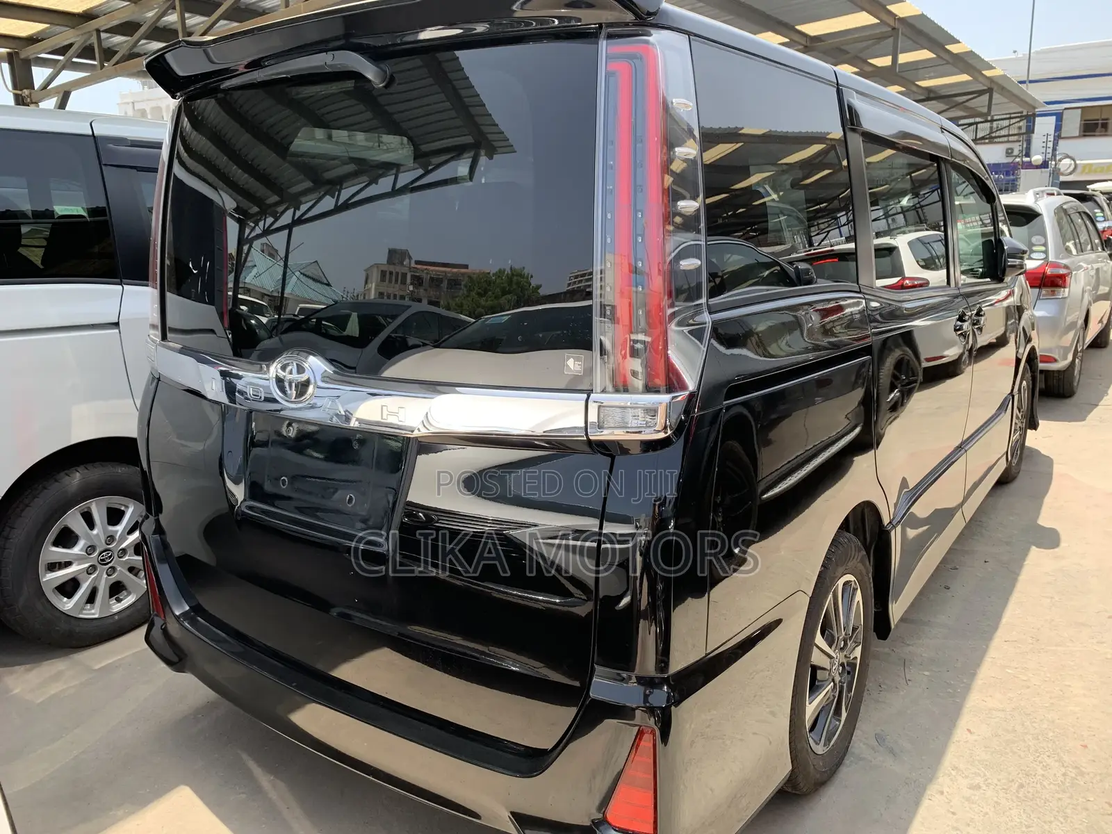 Toyota Noah 2.0 AWD (7 Seater) 2018 Black