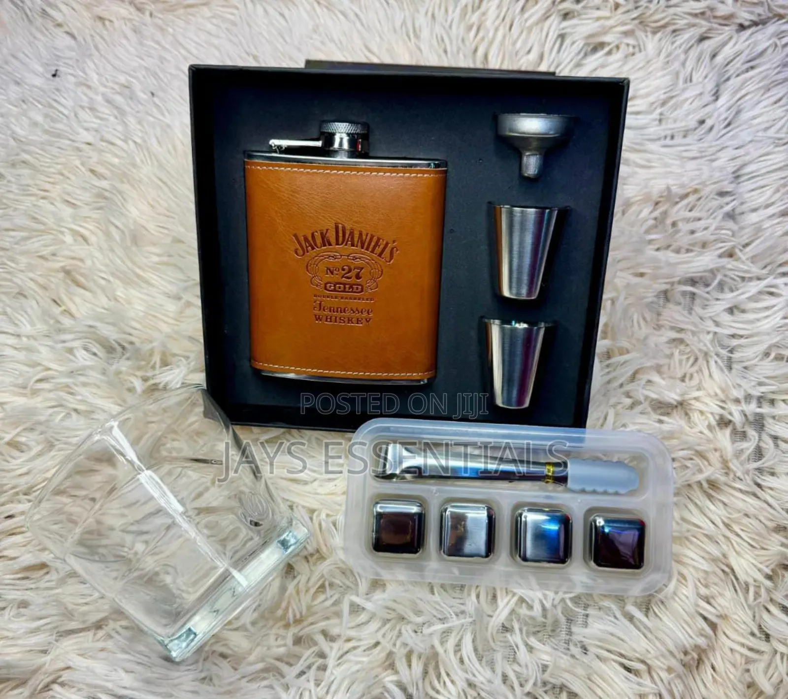 Valentines Gift: Luxury Mens Whiskey Accessory Set