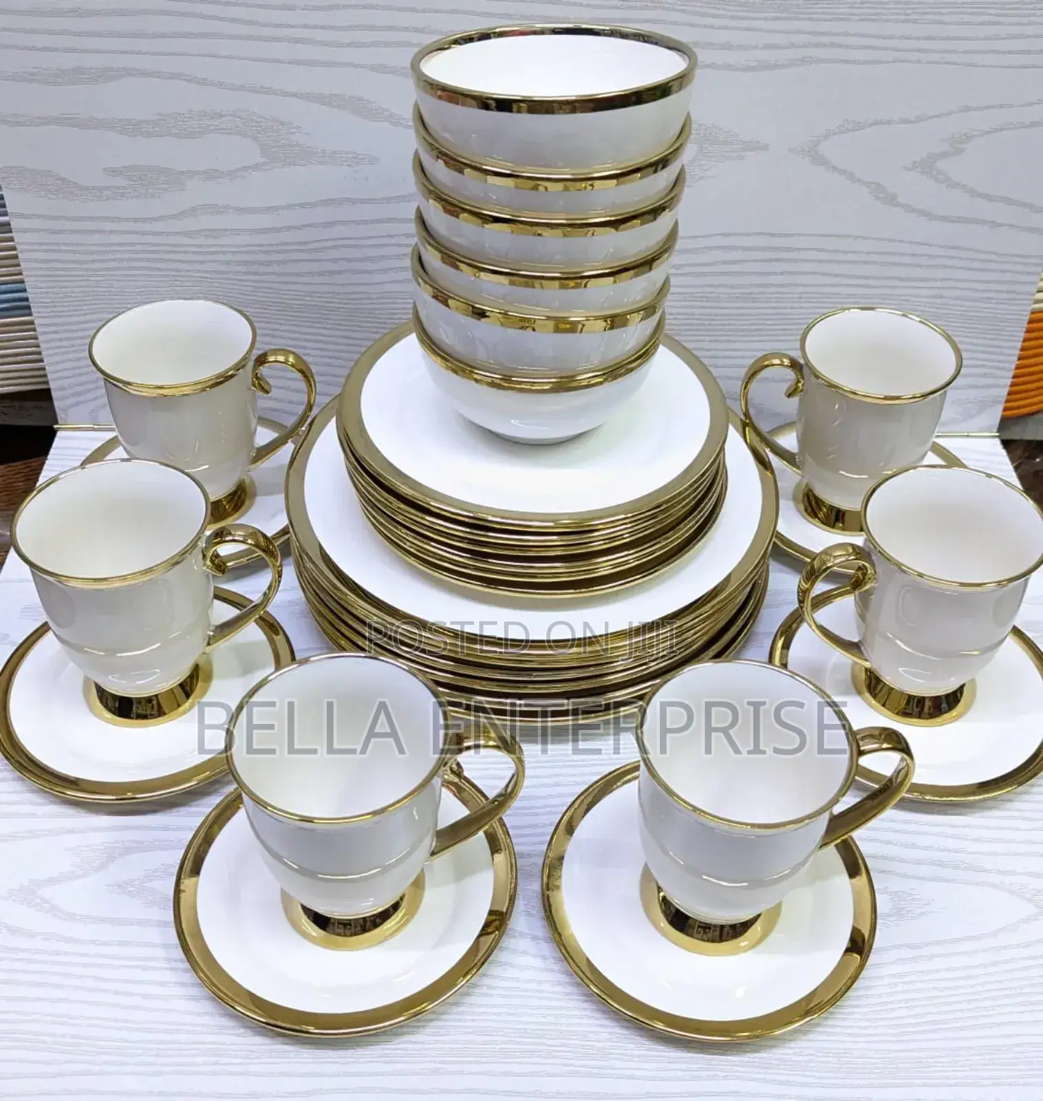 *Quality Ceramic Dinner Set With Gold Rim Now Available:-*