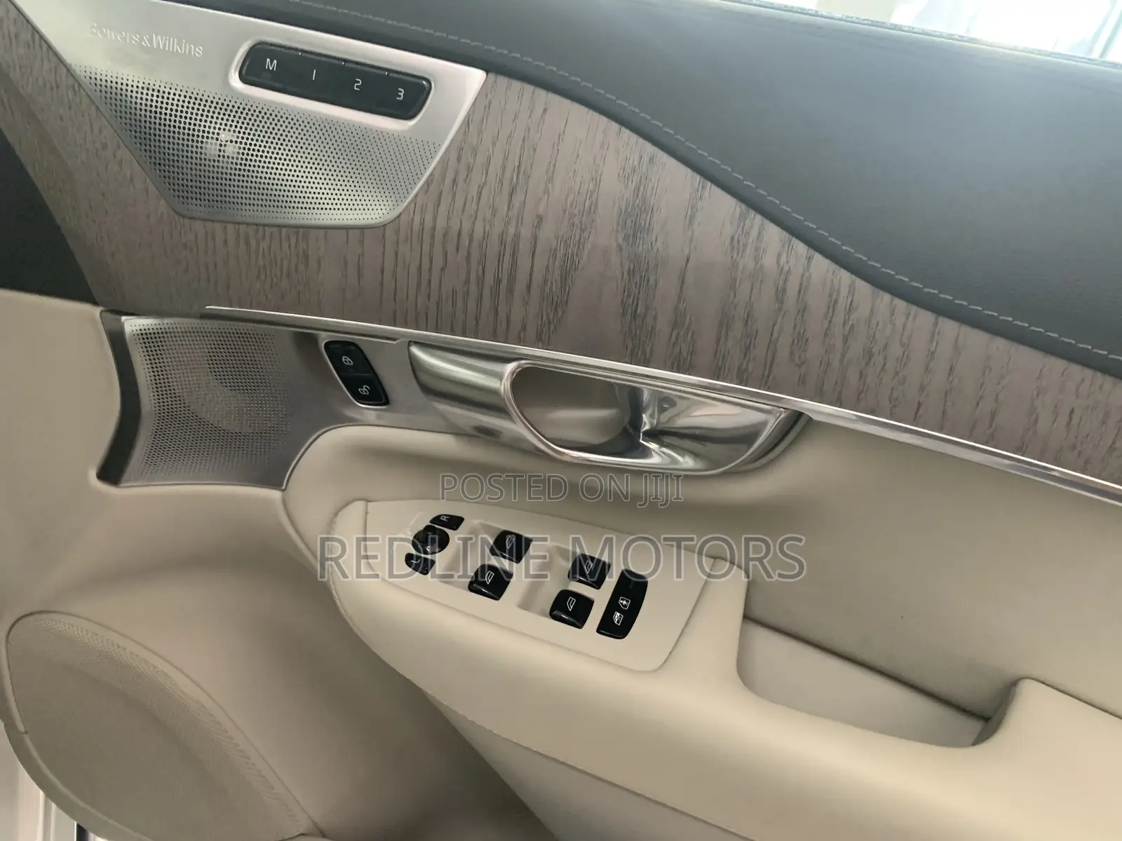 Volvo XC90 T6 Momentum 7 Passenger AWD 2020 Pearl