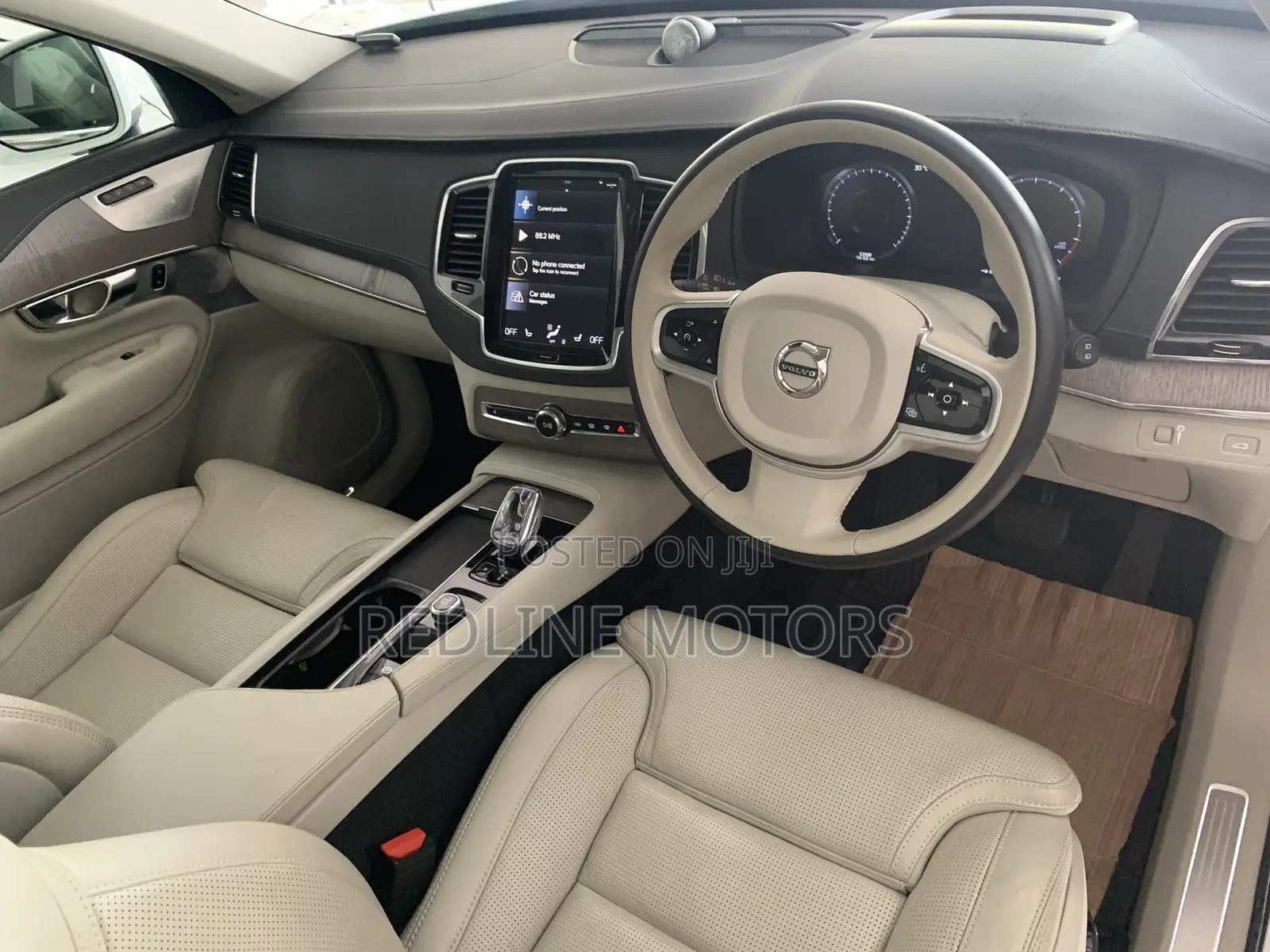 Volvo XC90 T6 Momentum 7 Passenger AWD 2020 Pearl