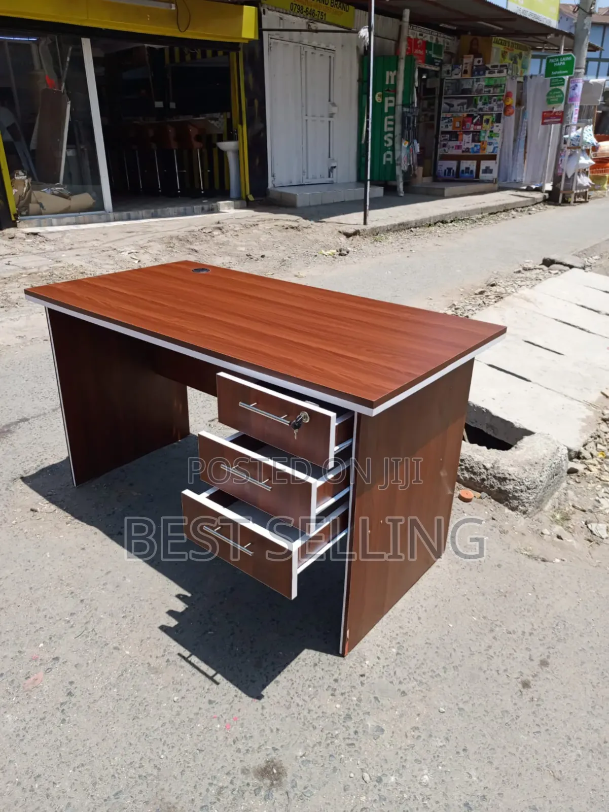 1.4m Advanced Office Desk