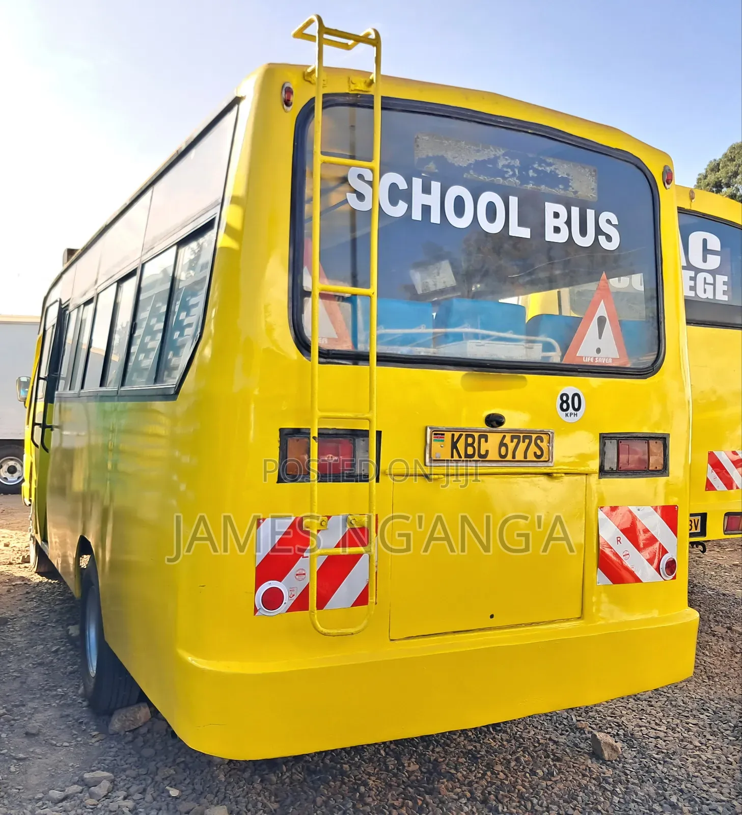 Isuzu NQR 2009 Yellow