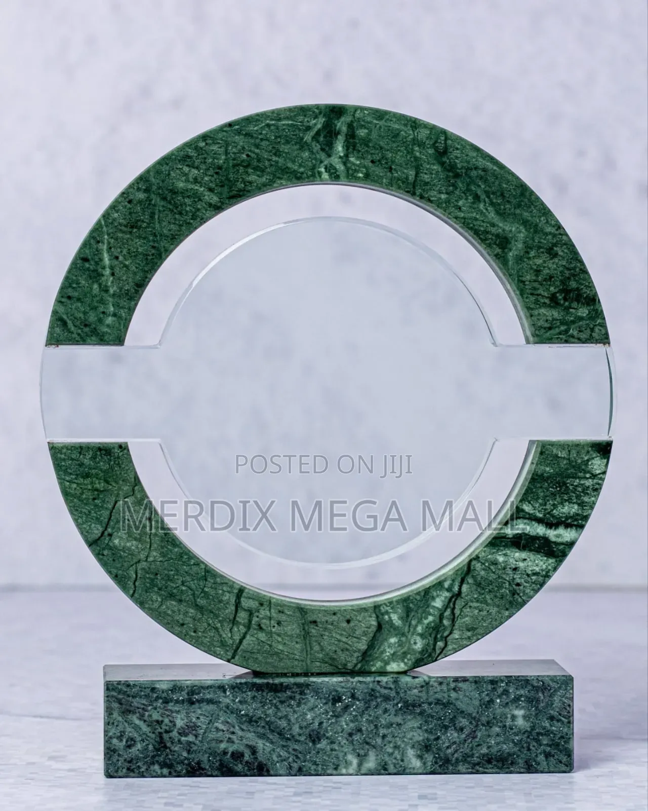Un862
Crystal Award, Awards