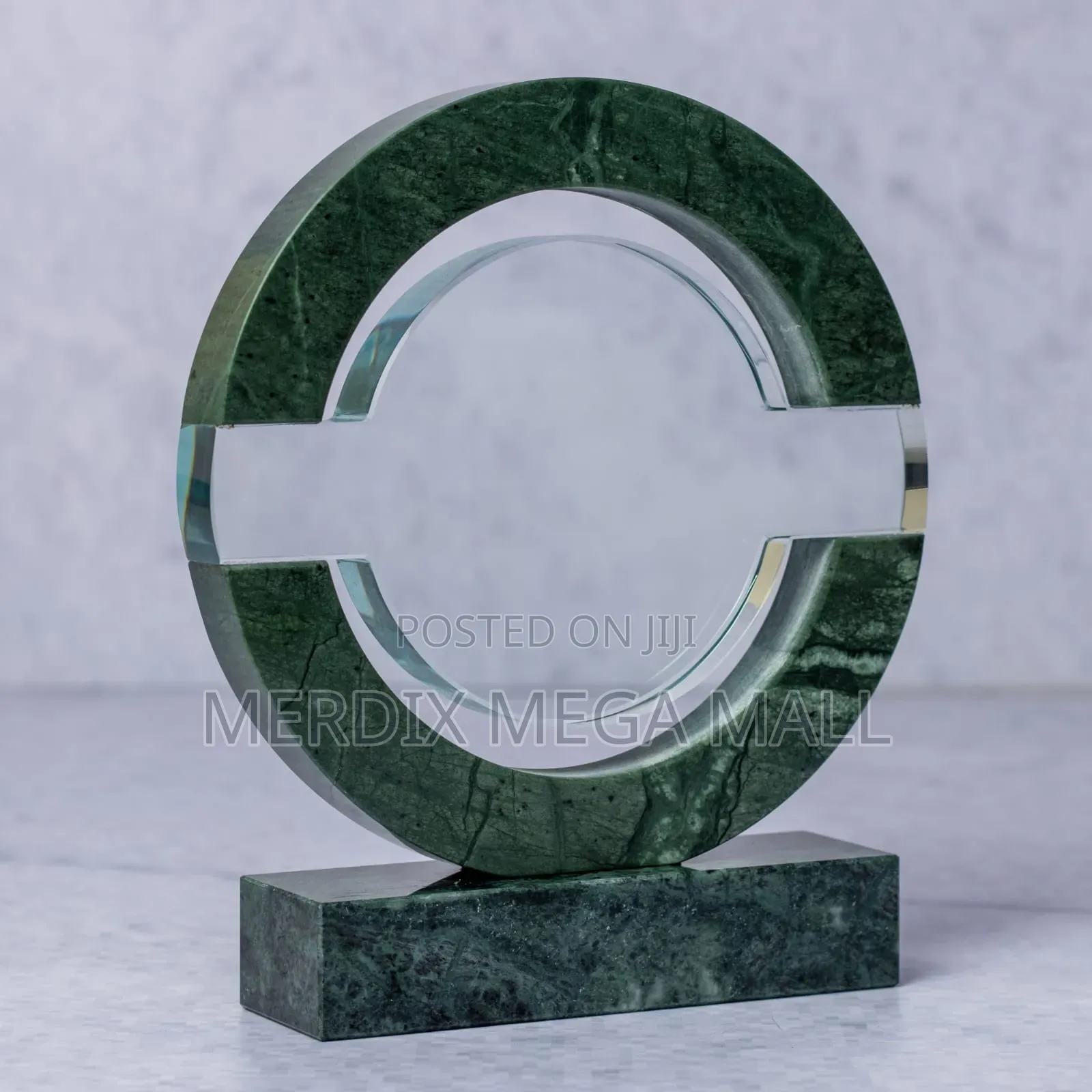 Un862
Crystal Award, Awards