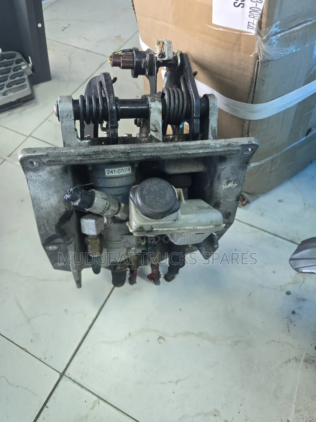 Isuzu Frr90 Brake and Clutch Pedal Assembly
