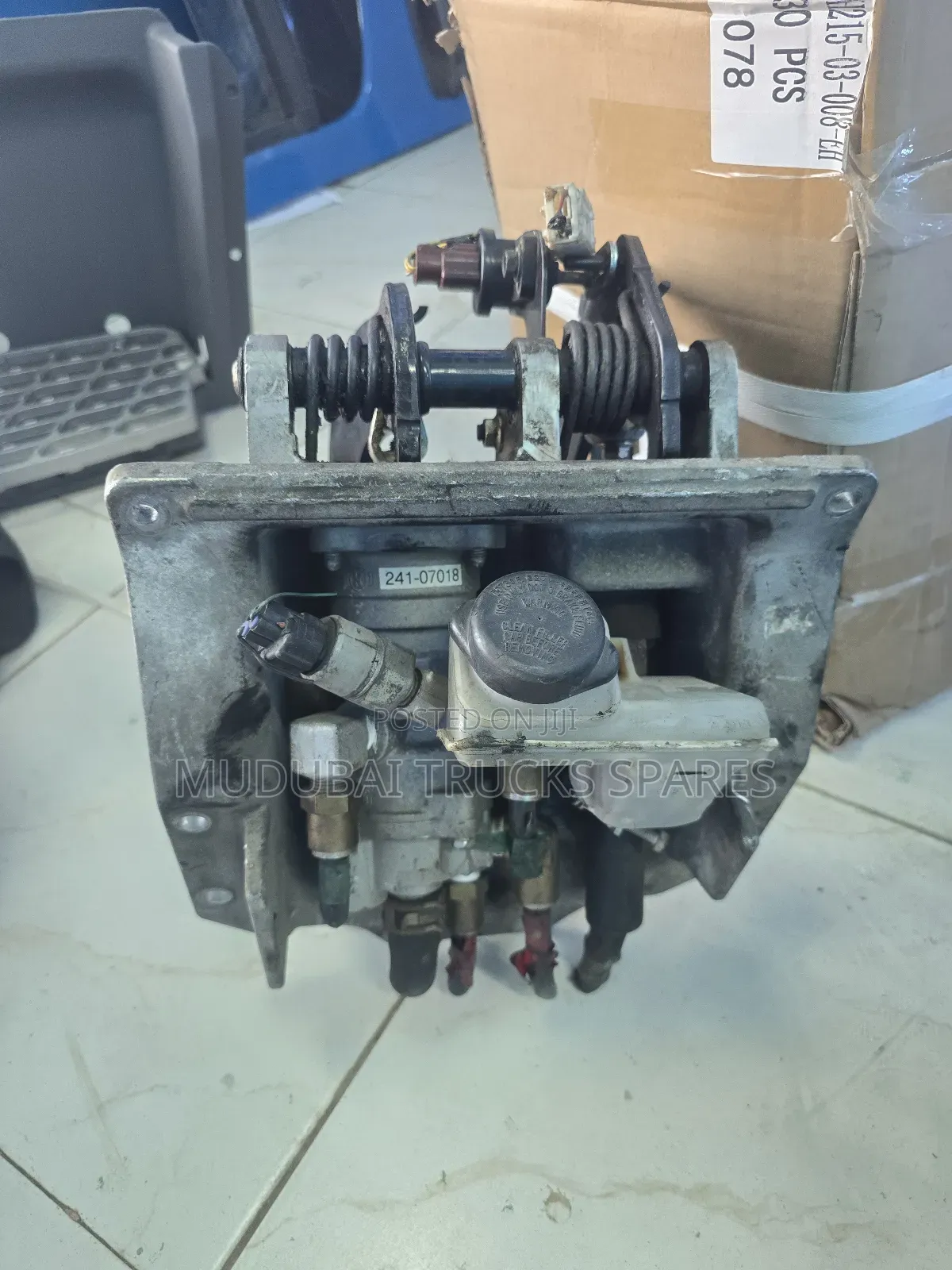 Isuzu Frr90 Brake and Clutch Pedal Assembly