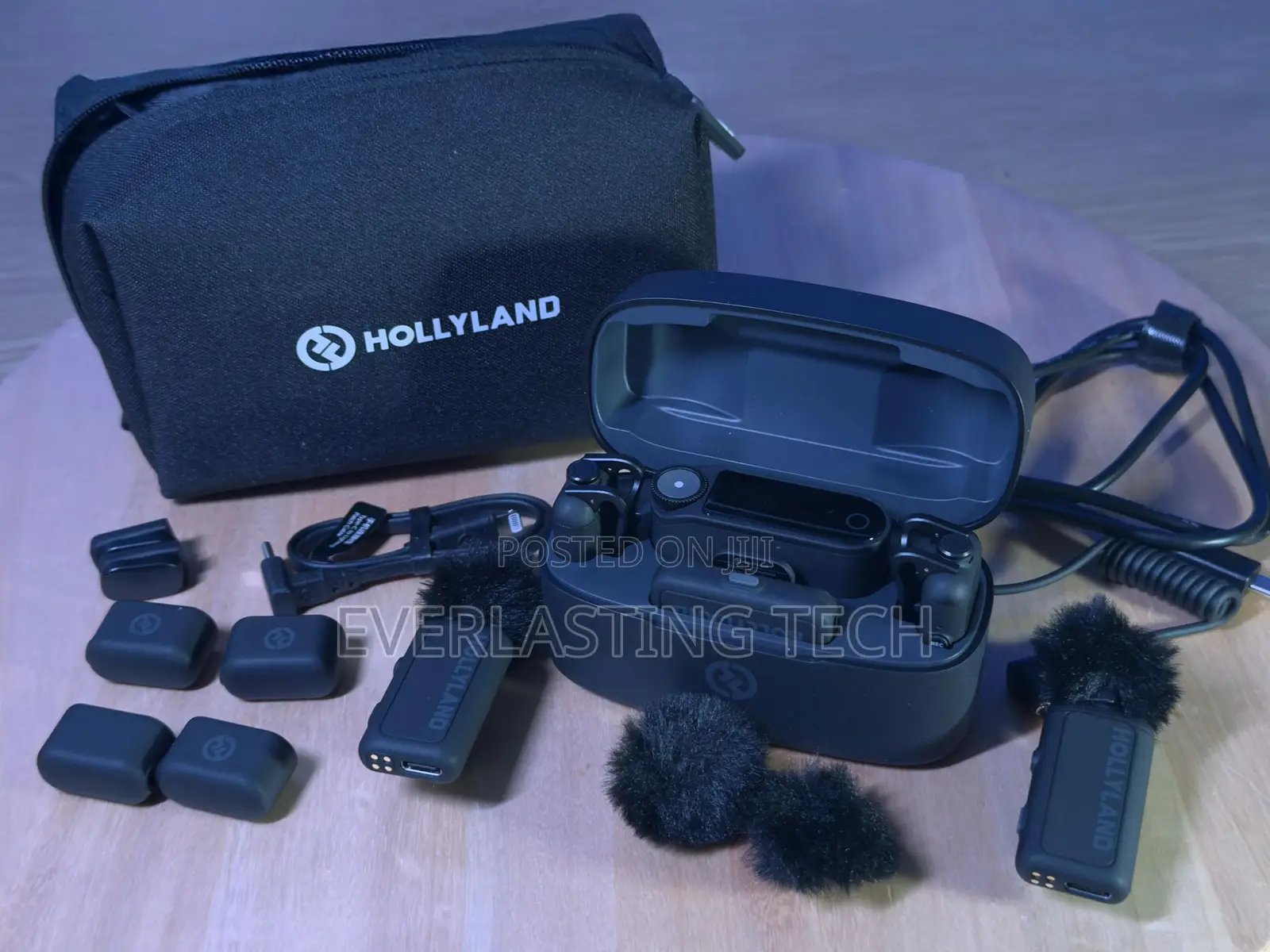Hollyland Lark Max 2 Combo 4-Person Wireless Microphone