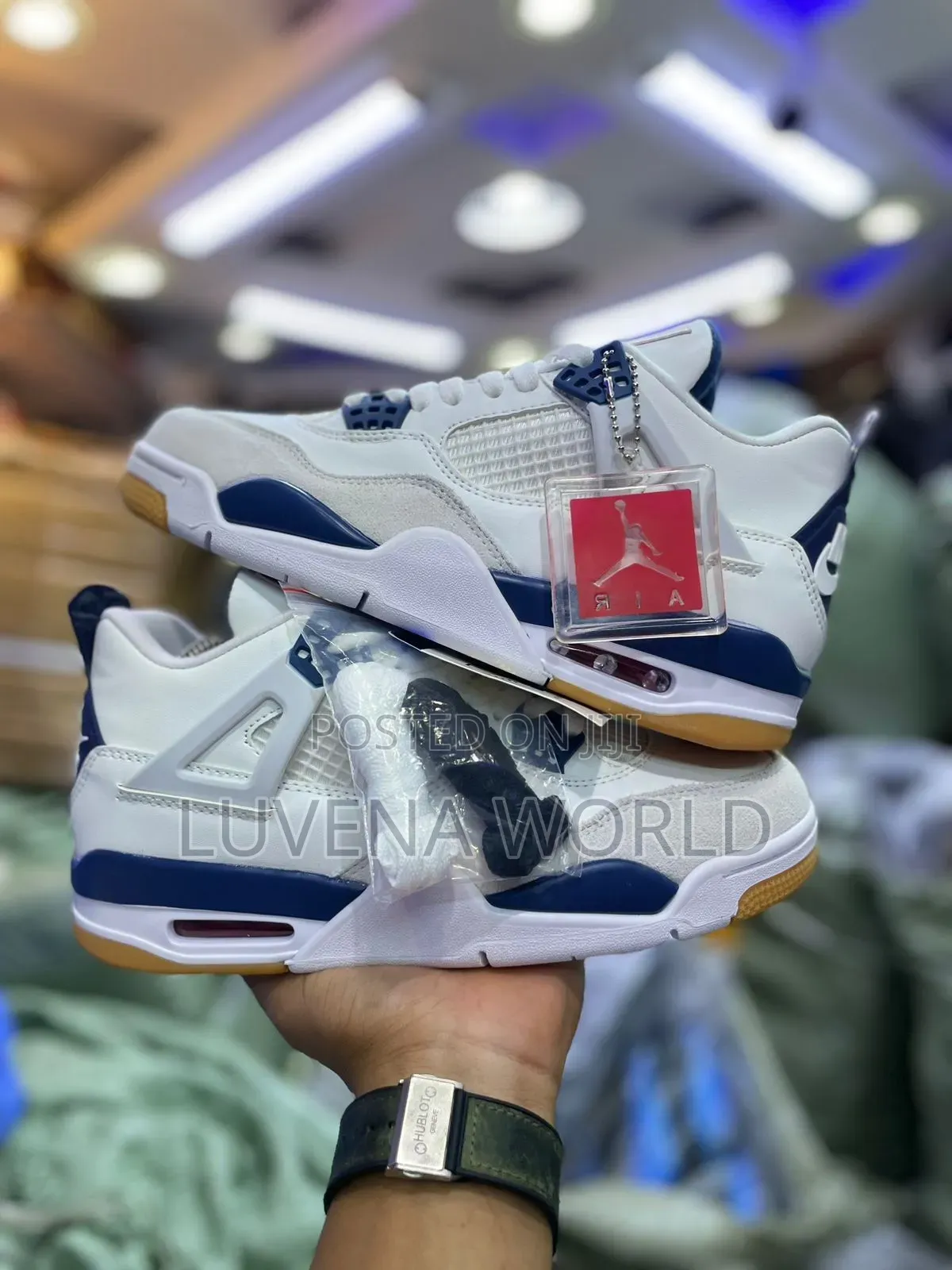 “Summit White Navy “Jordan 4
