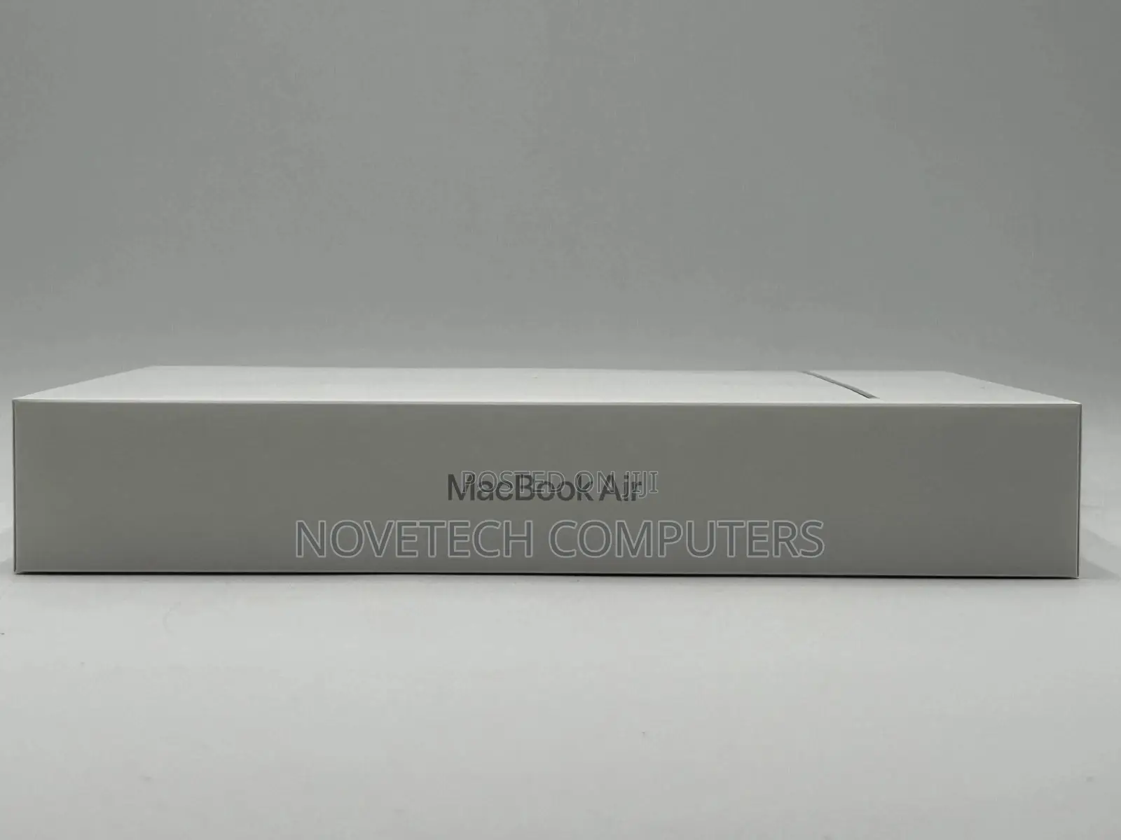 New Laptop Apple MacBook Air 2025 M4 13-inch 16GB Apple M4 SSD 256GB